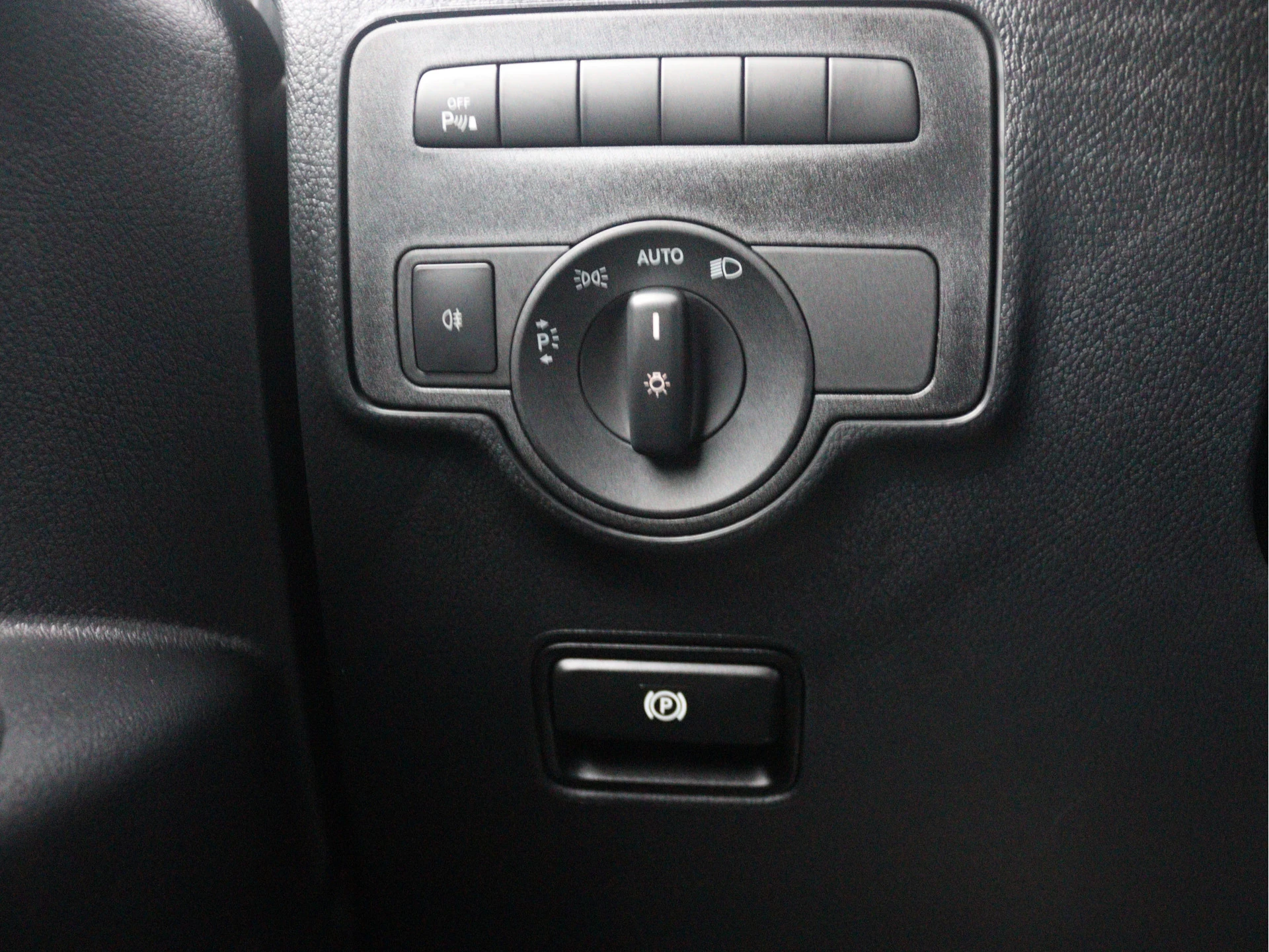 Mercedes-Benz-Vito-image-12