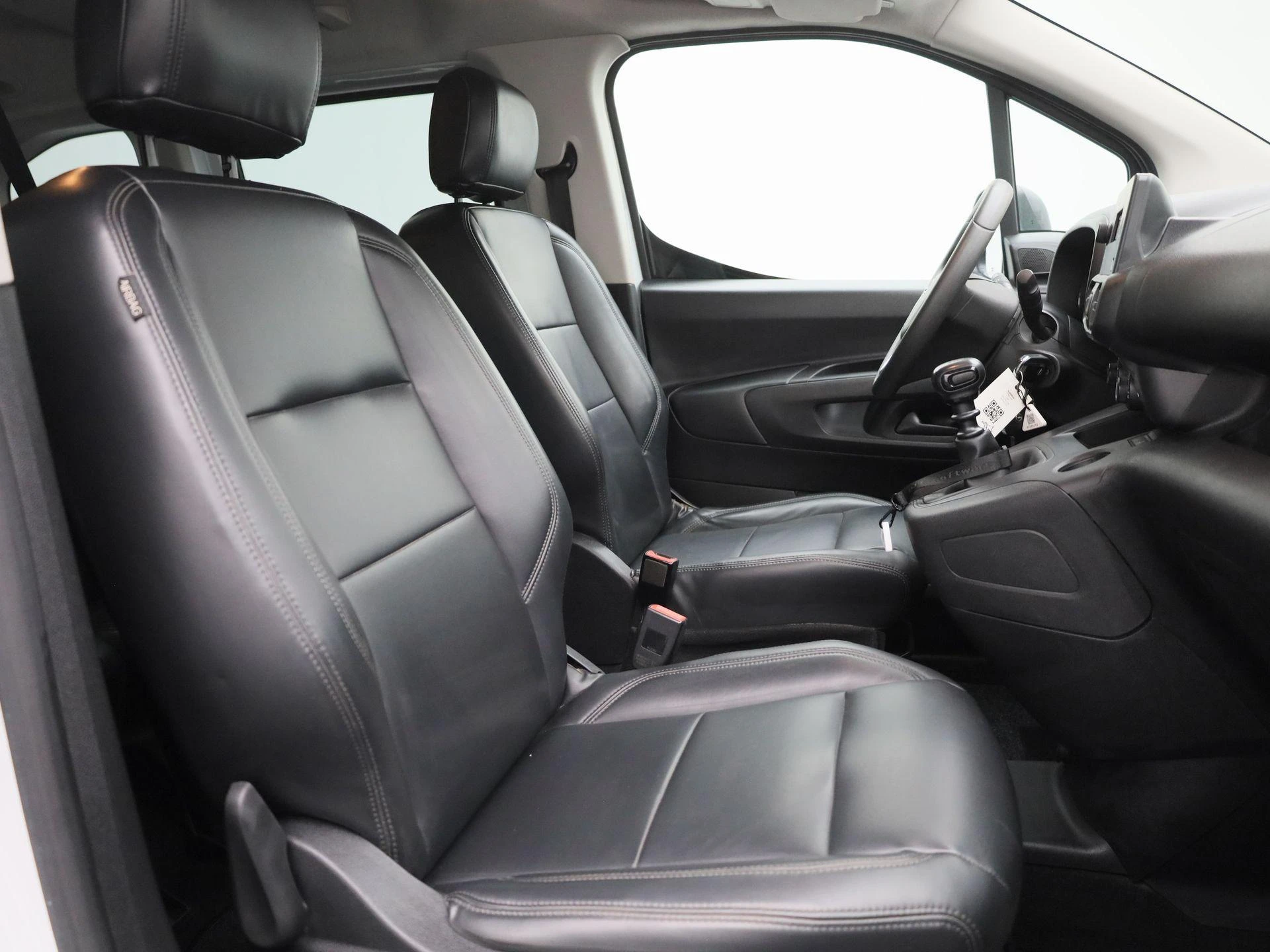 Opel-Combo Life-image-27