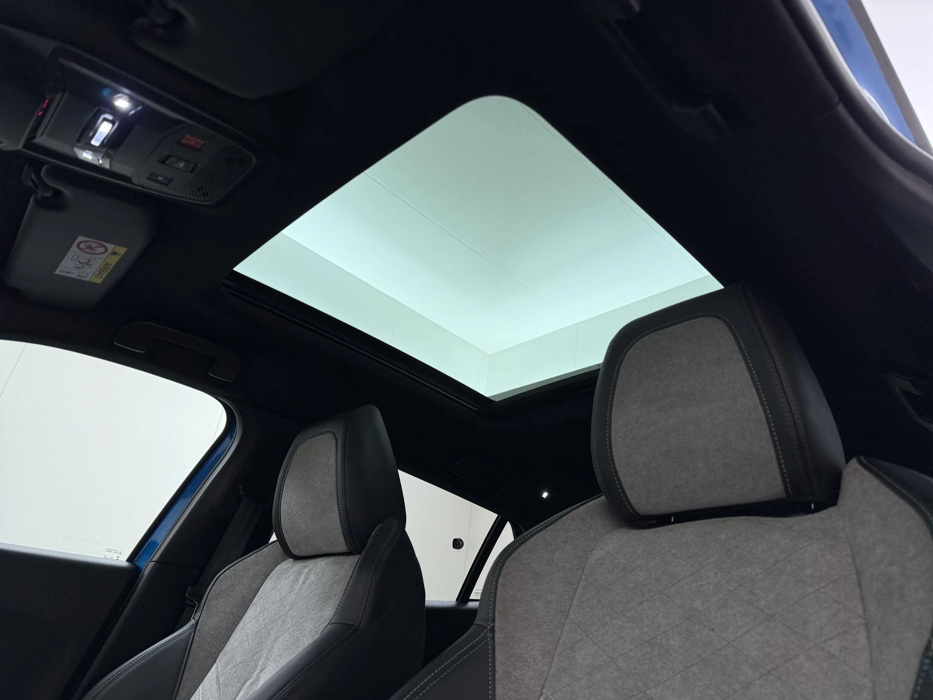 Peugeot-e-2008-image-7