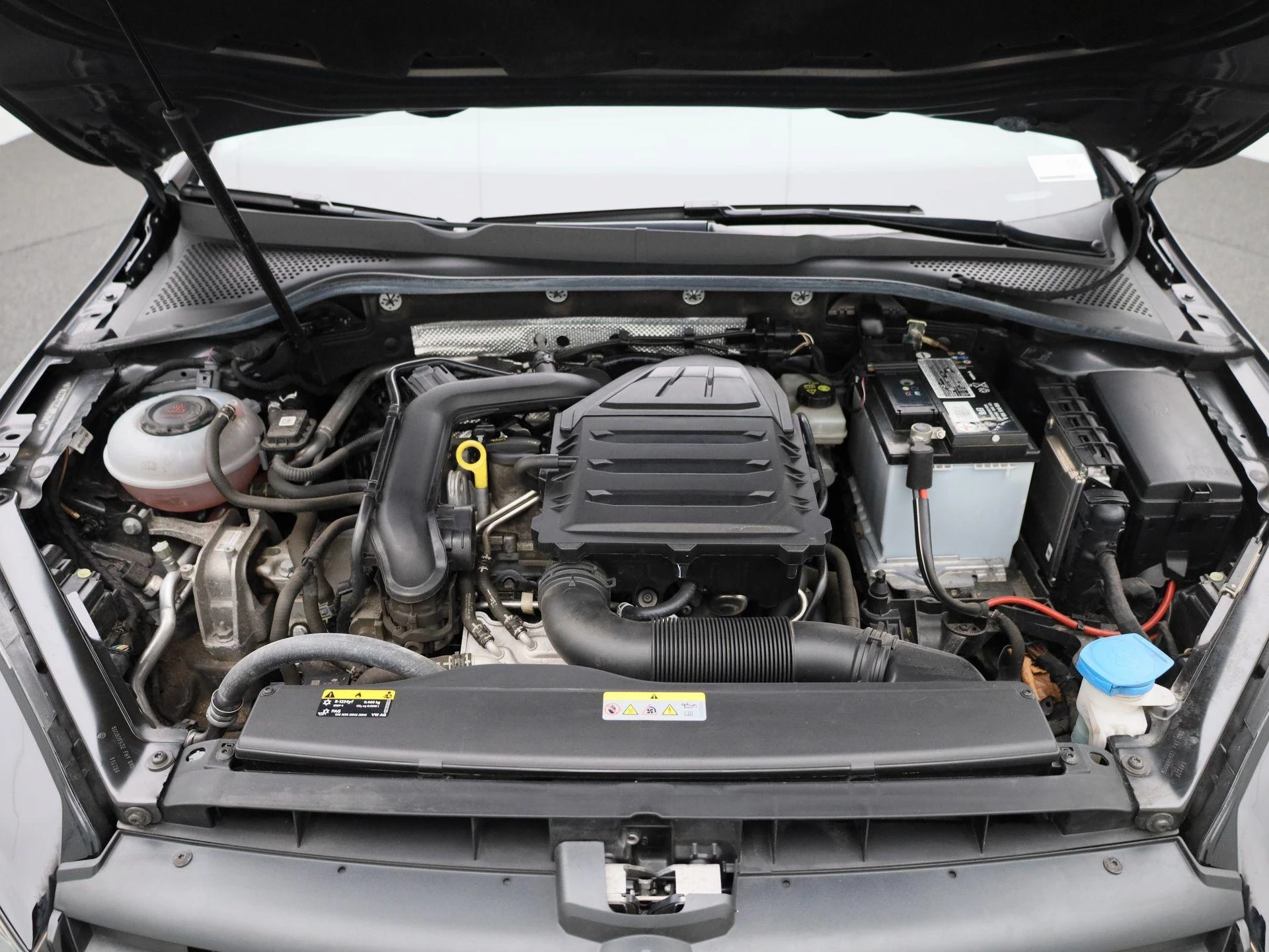 Volkswagen-Golf-image-33