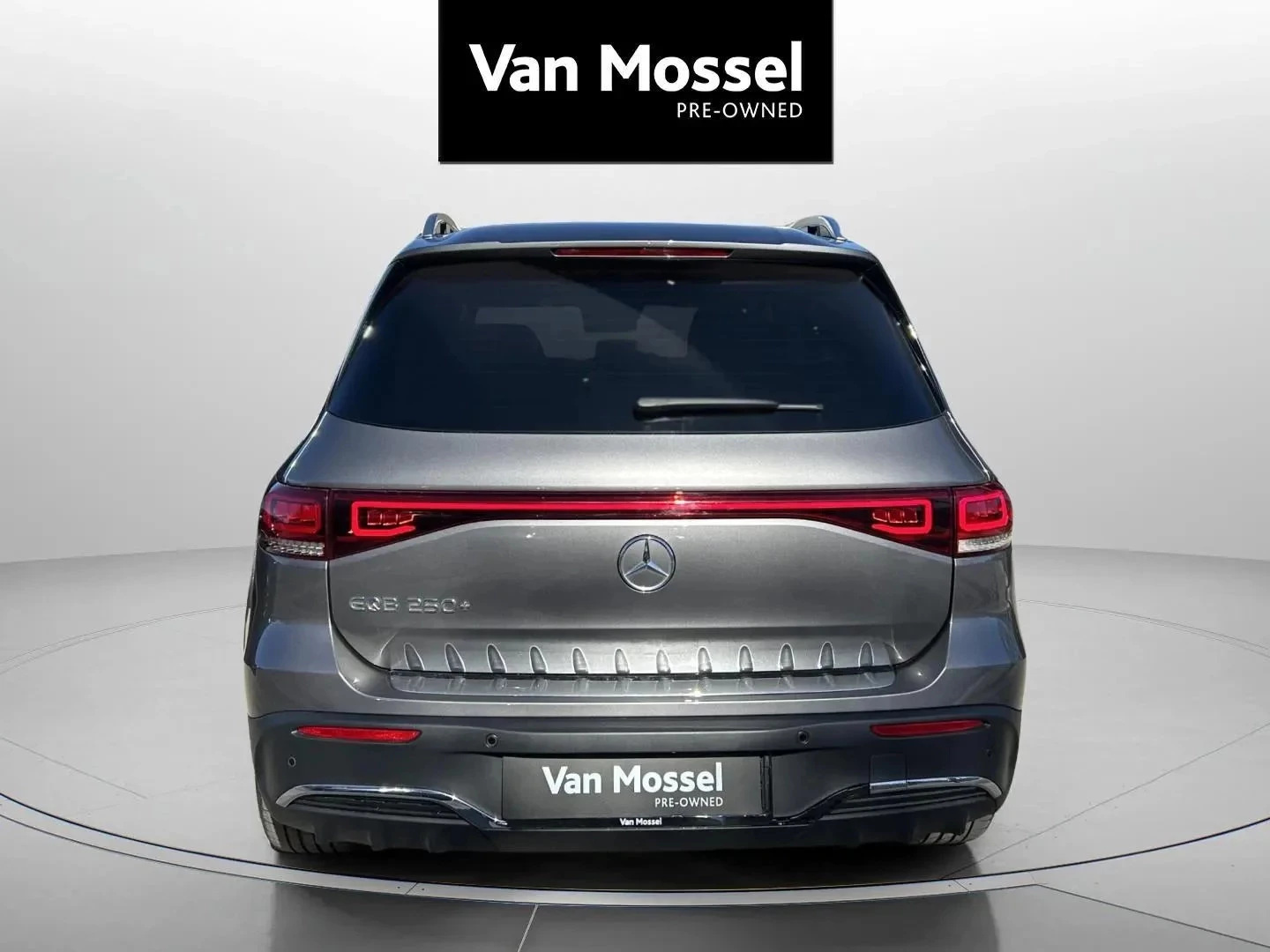 Mercedes-Benz-EQB-image-6