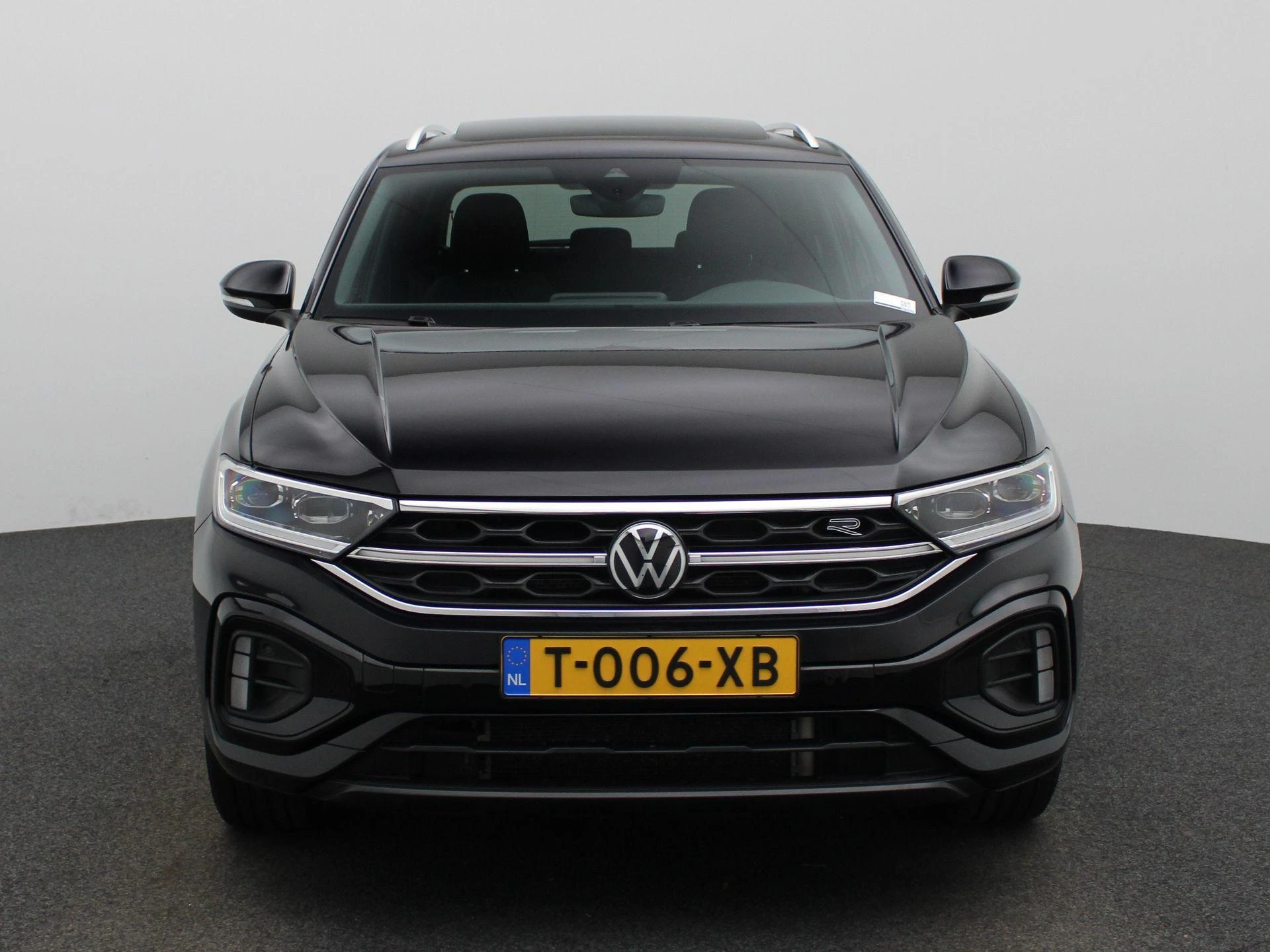 Volkswagen-T-Roc-image-2