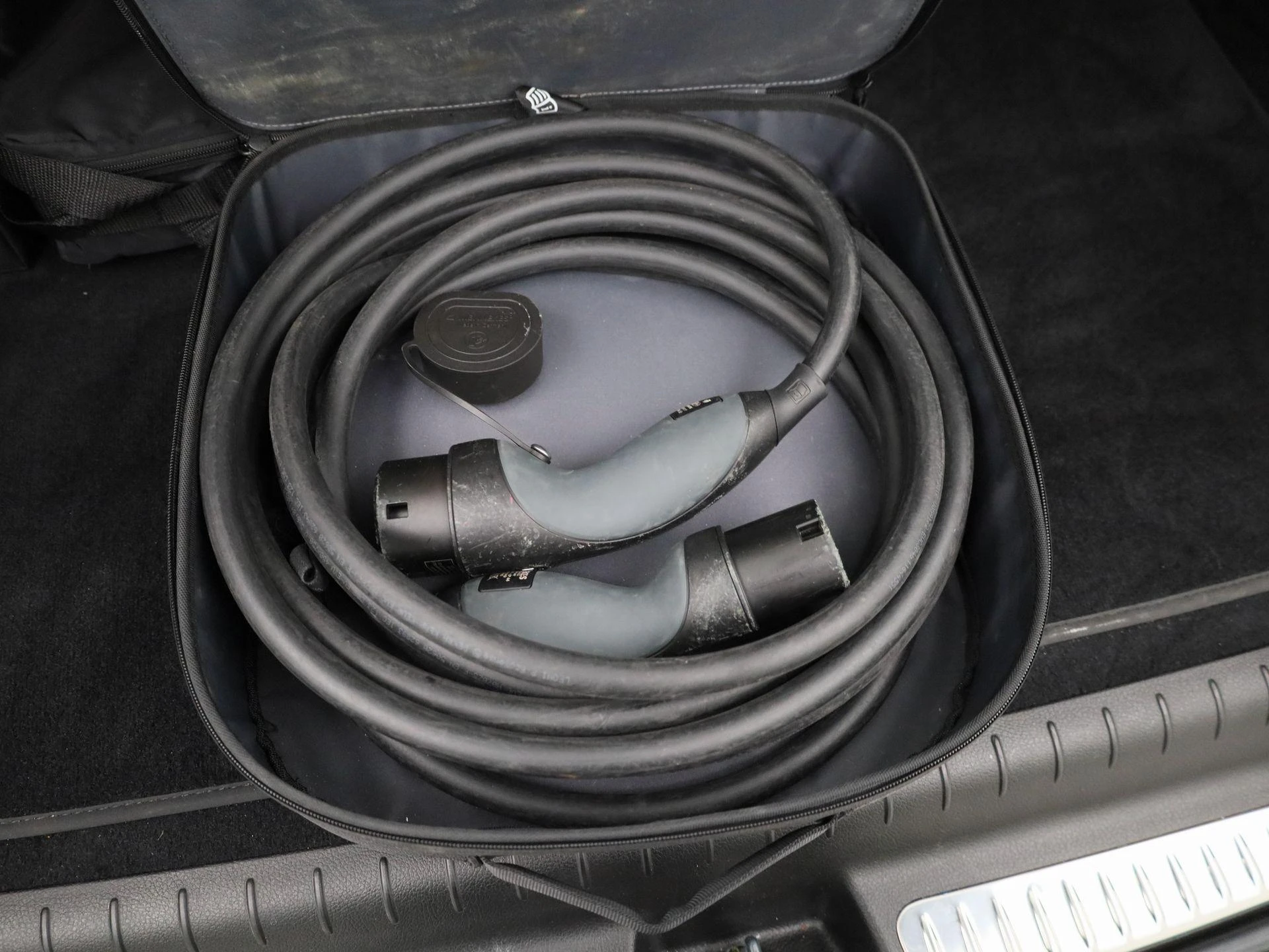 Mercedes-Benz-C-Klasse-image-13