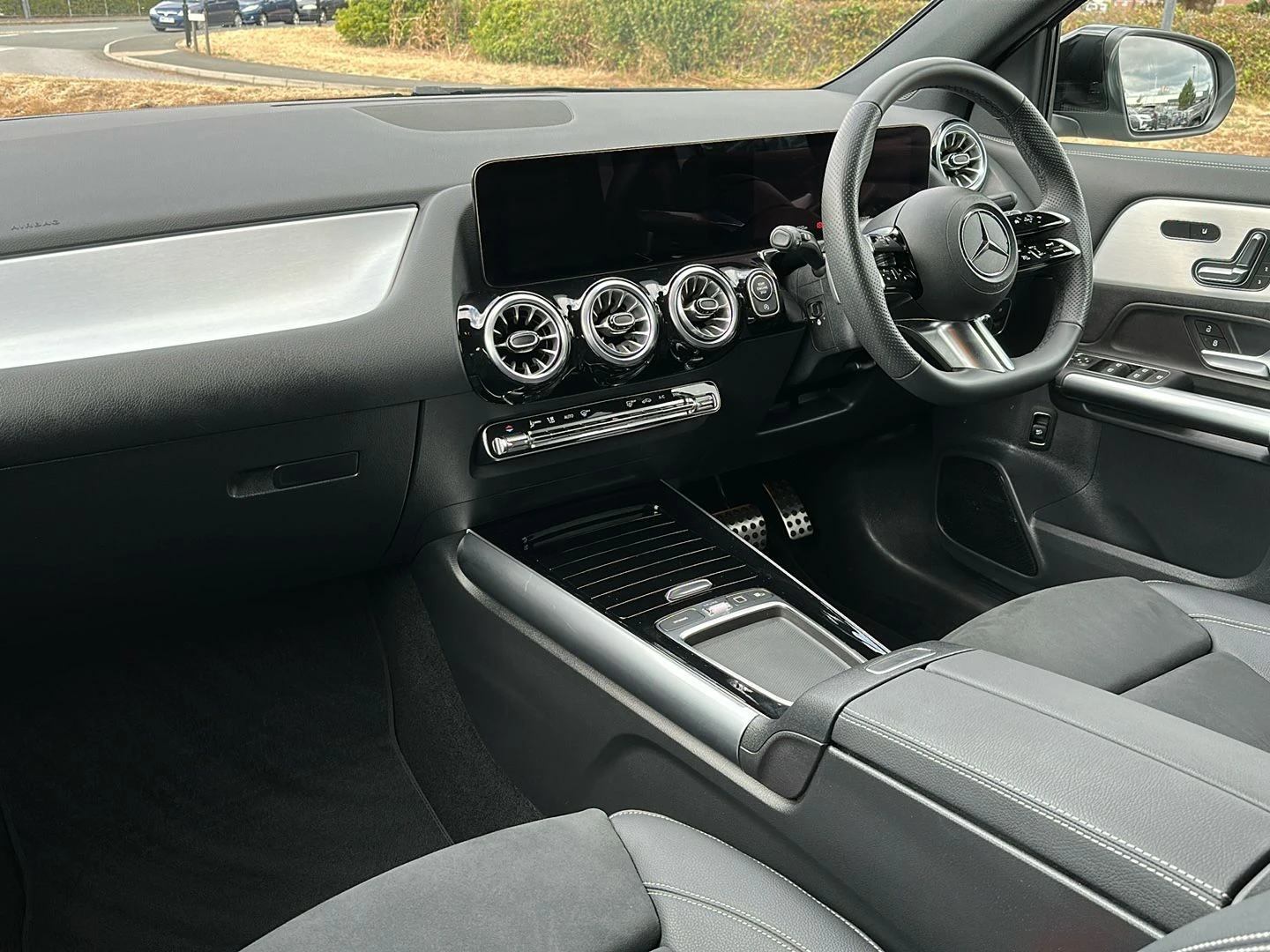 Mercedes-Benz-GLA-image-1