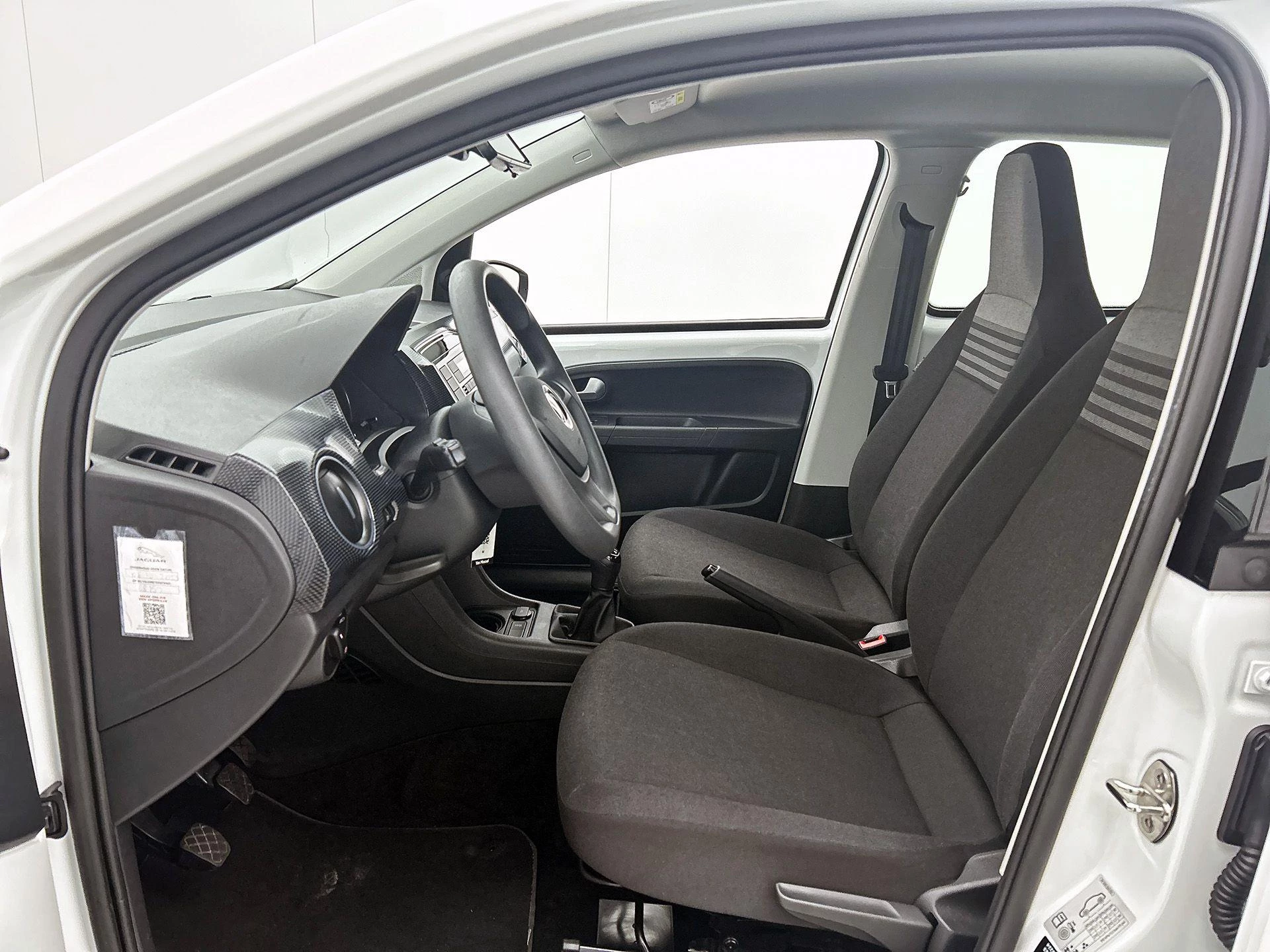 Volkswagen-up!-image-25