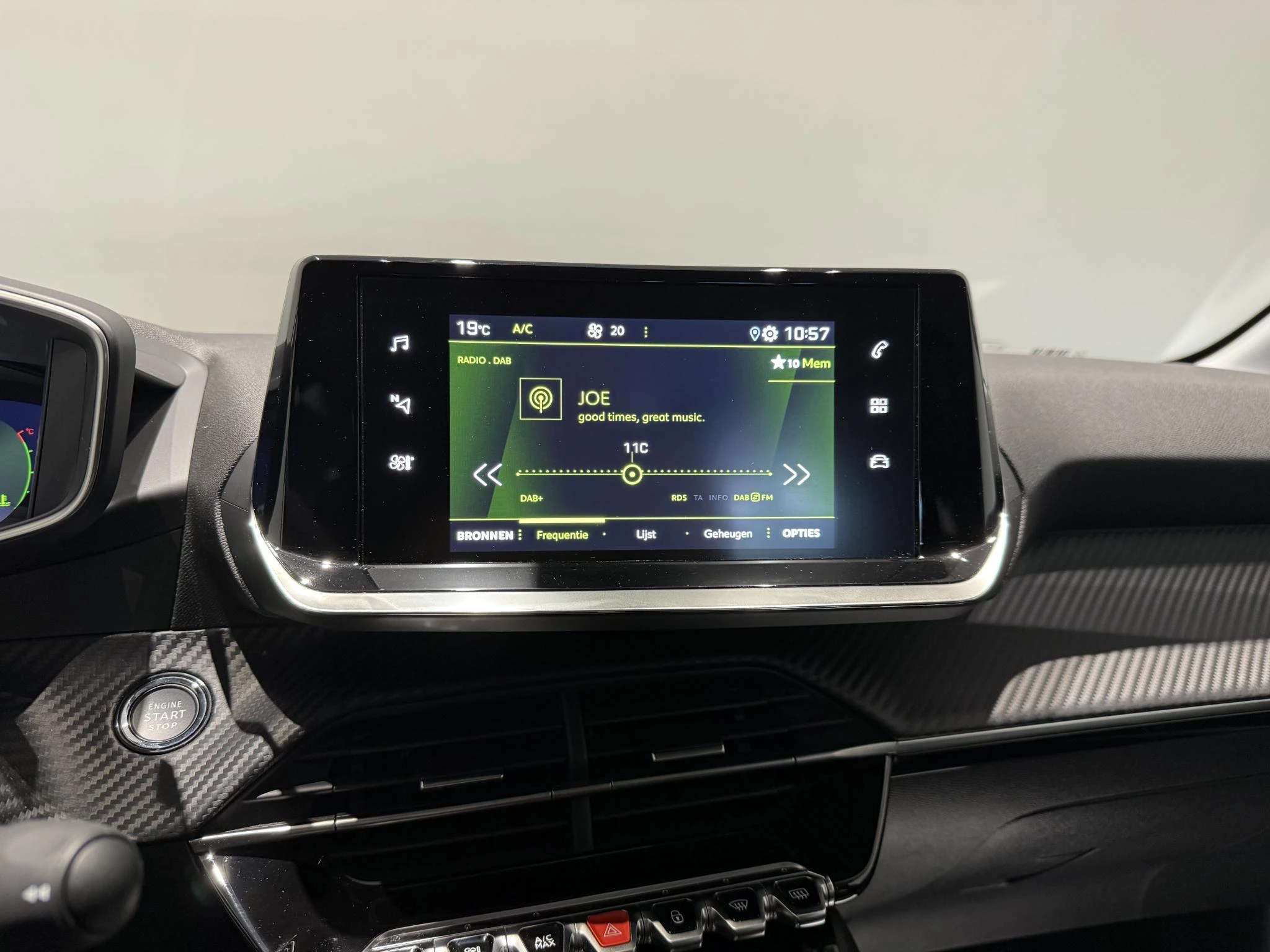 Peugeot-208-image-20