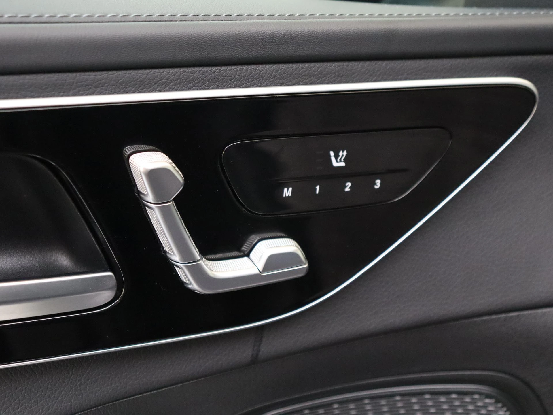 Mercedes-Benz-C-Klasse-image-24