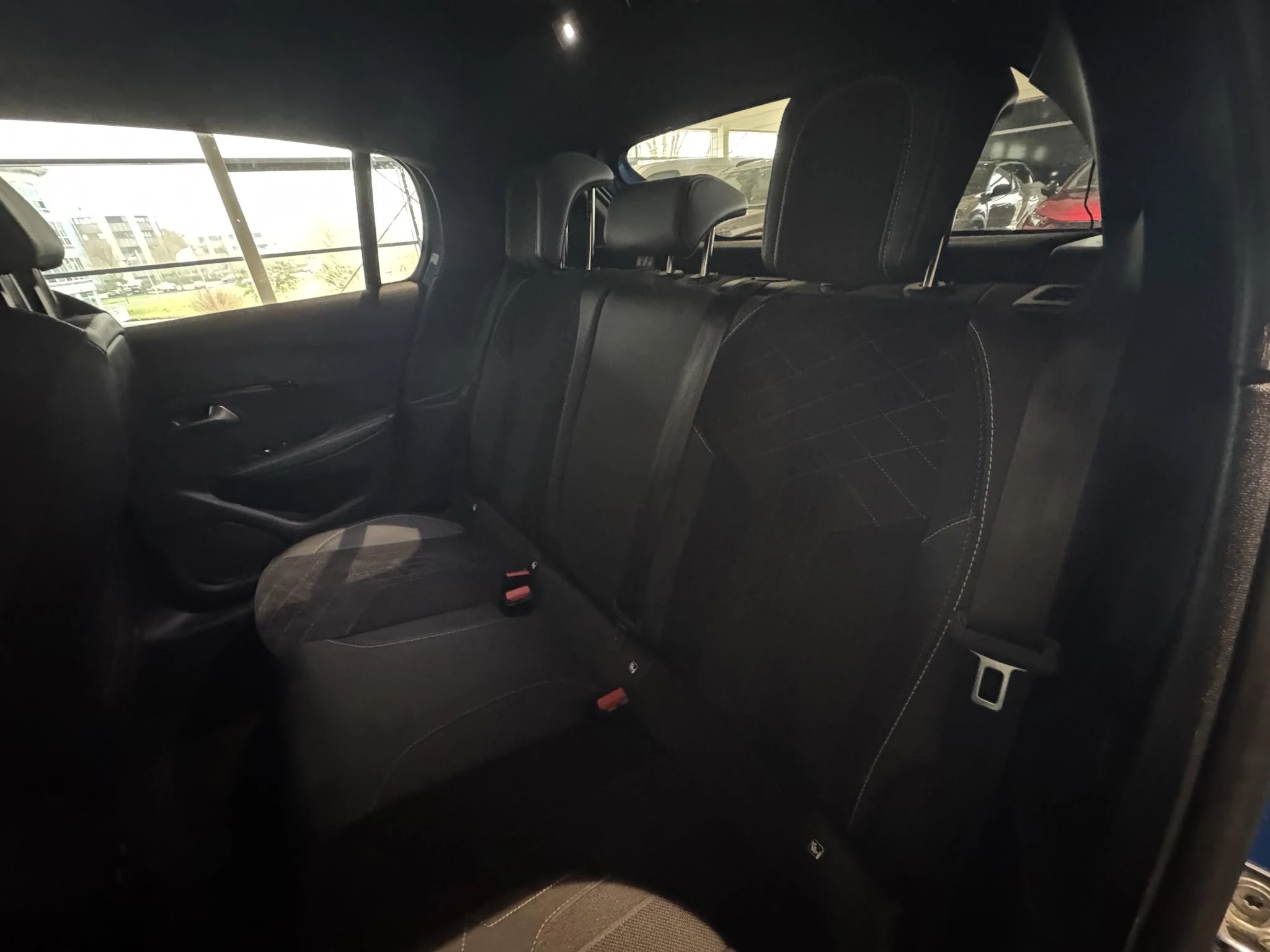 Peugeot-e-208-image-24