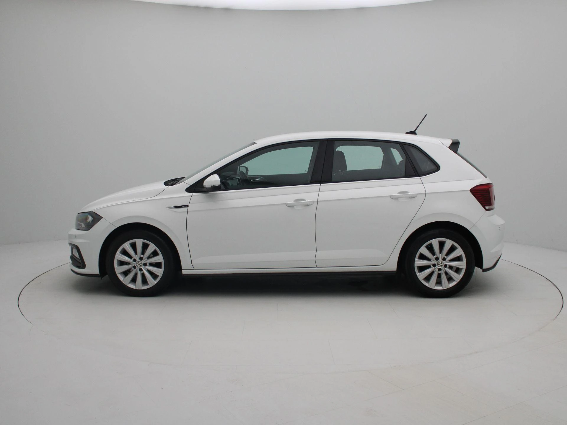 Volkswagen-Polo-image-3