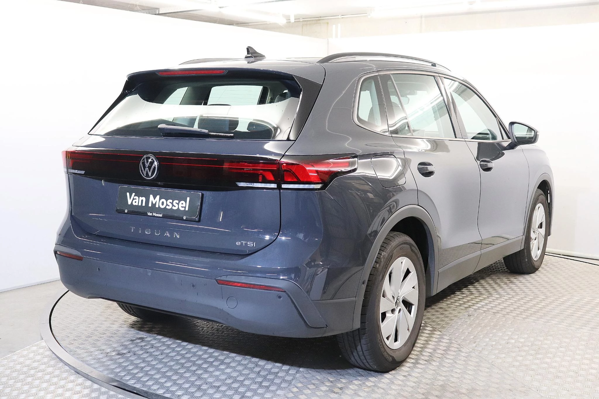 Volkswagen-Tiguan-image-3