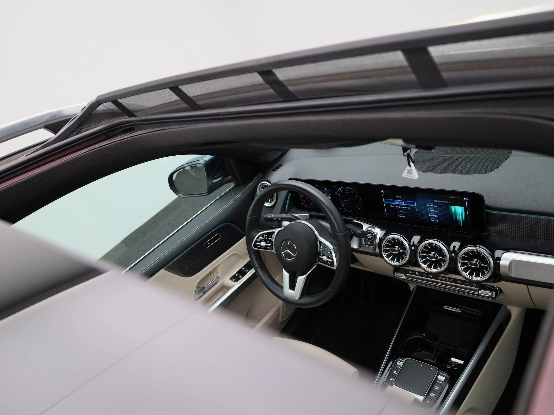 Mercedes-Benz GLB 200 LUXURY LINE + LEDER + PANO + 7-ZIT + CARPLAY +