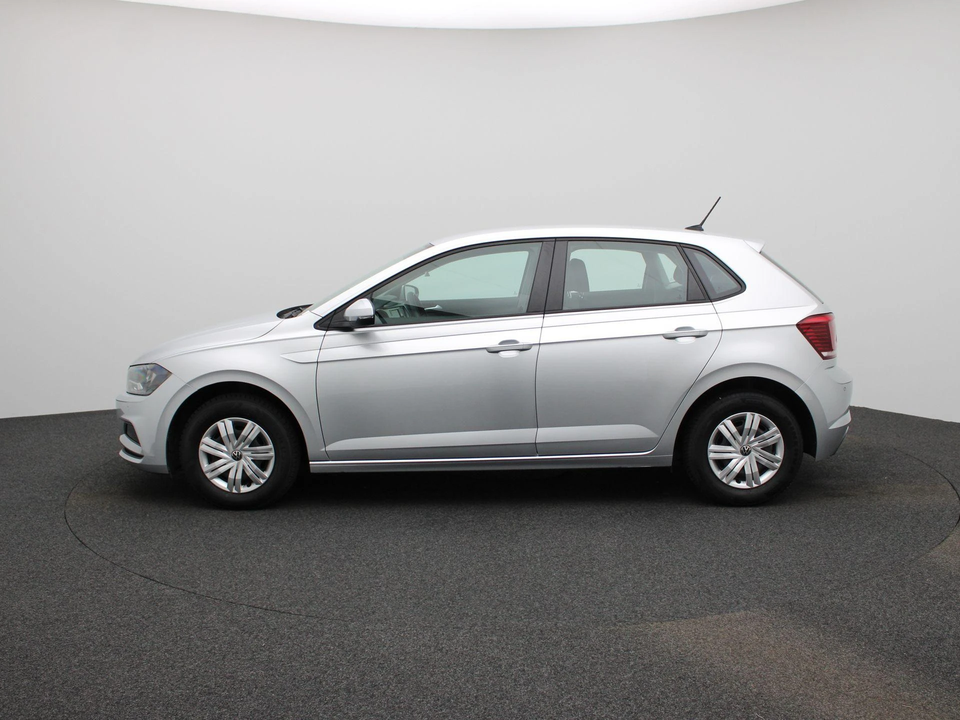 Volkswagen-Polo-image-3
