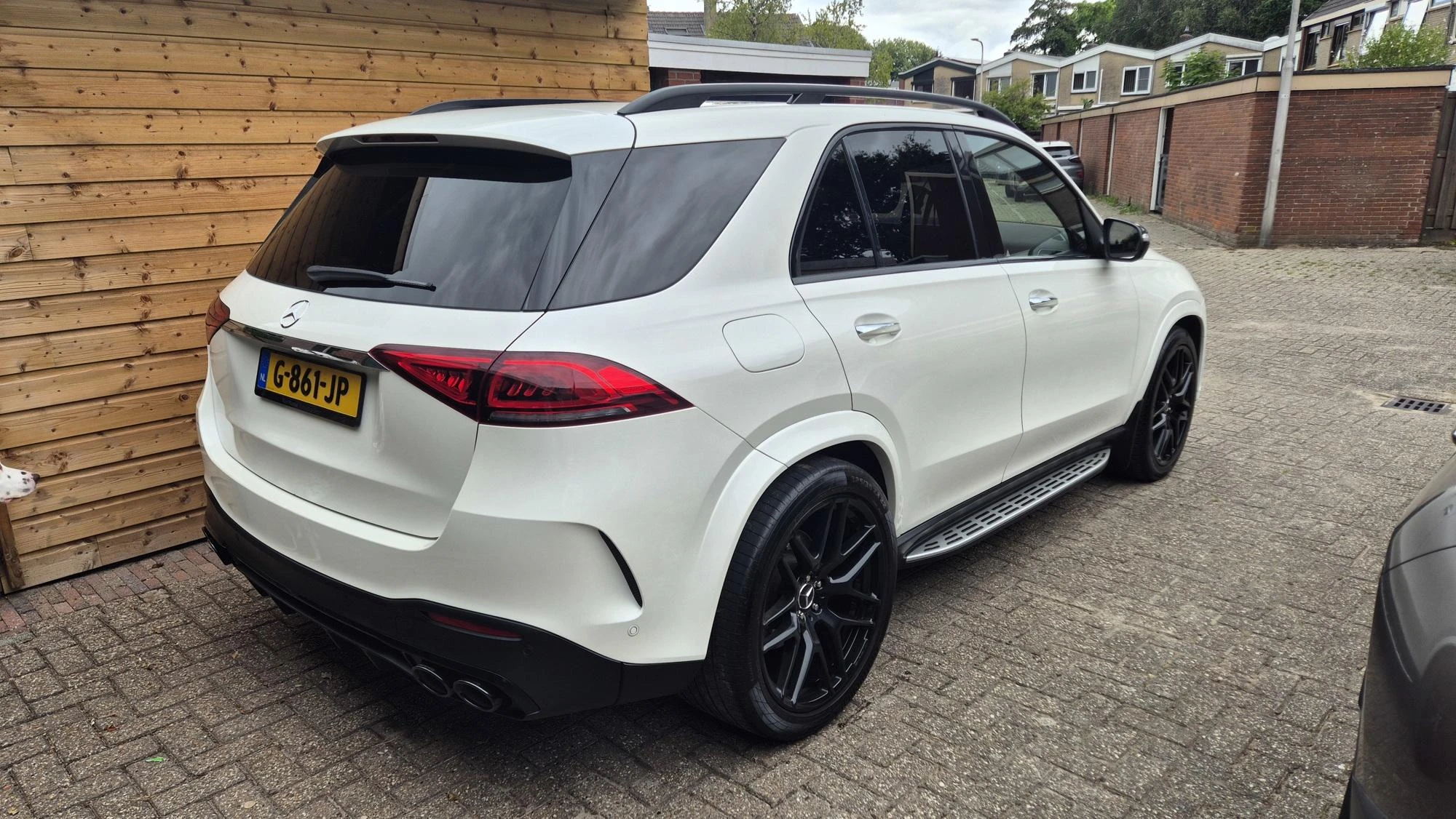 Mercedes-Benz-GLE-image-3