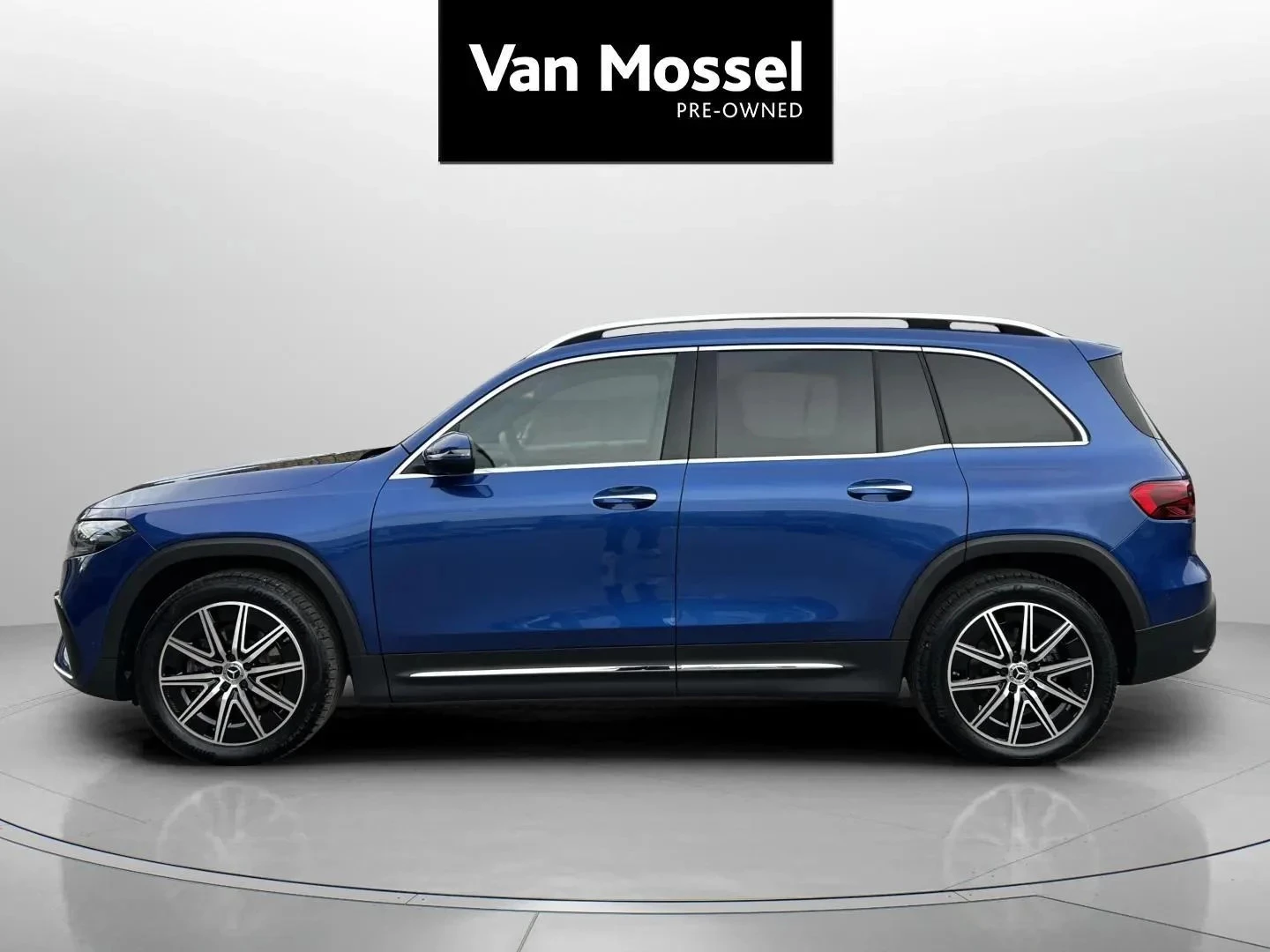 Mercedes-Benz-EQB-image-7