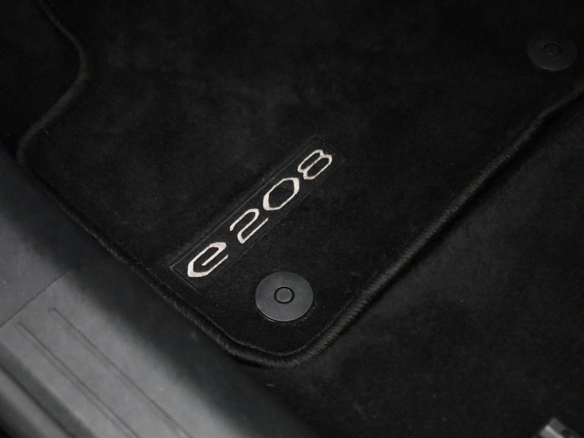 Peugeot-e-208-image-29