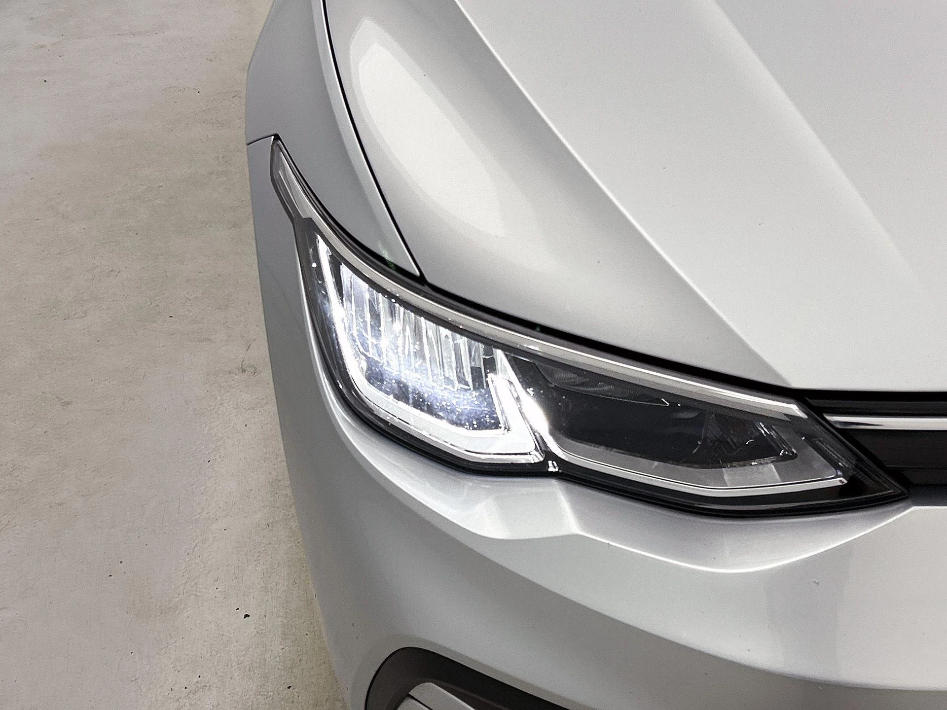 Volkswagen-Golf-image-14