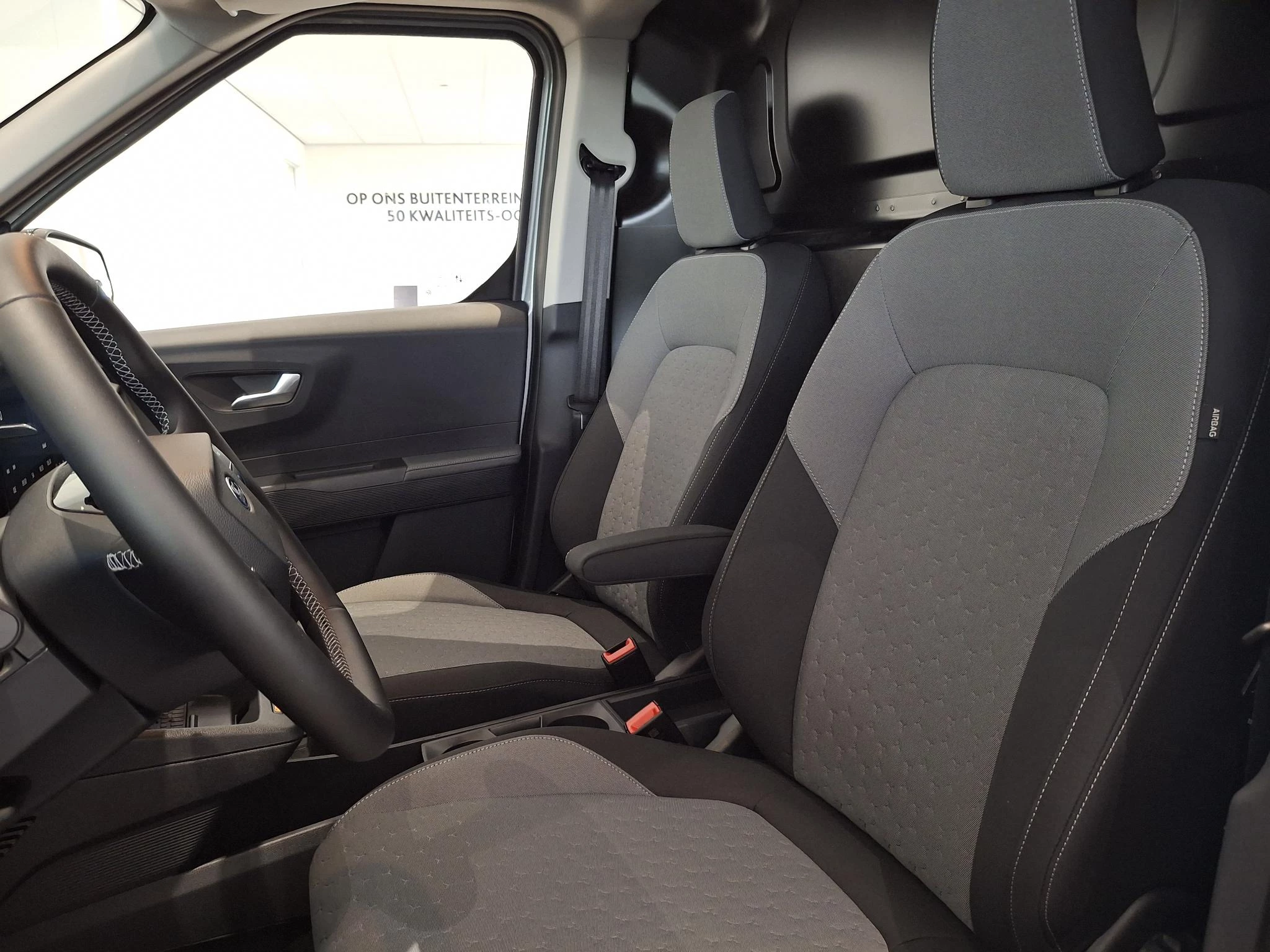 Ford-E-Transit Courier-image-12