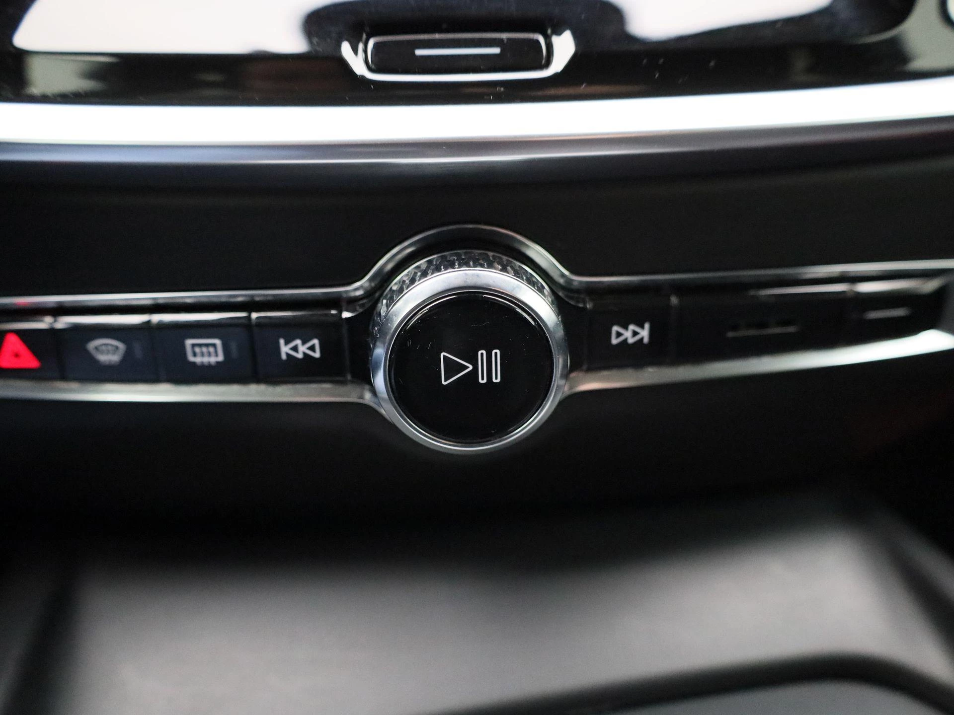 Volvo V60 B3 DCT Momentum Pro
