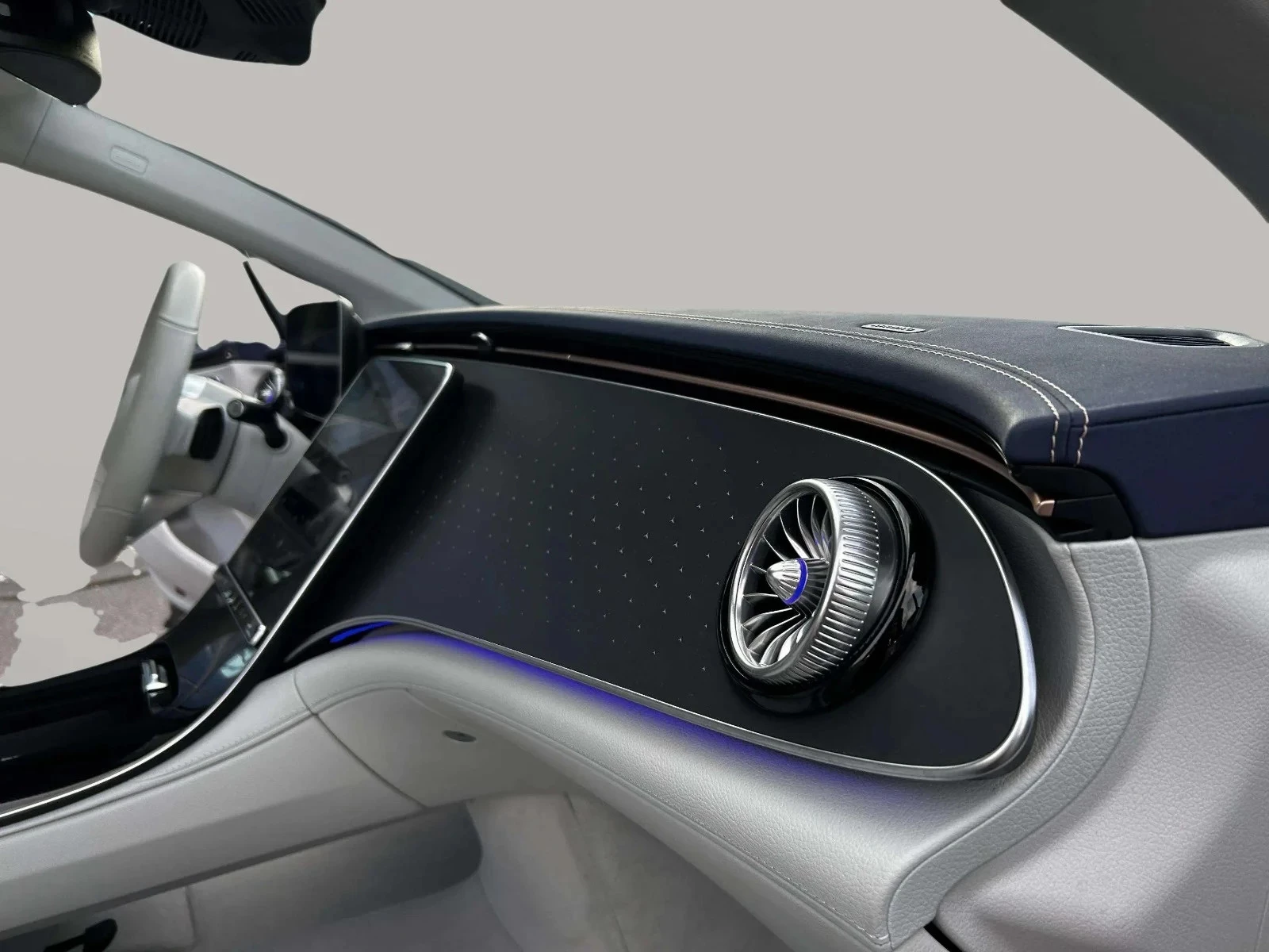 Mercedes-Benz-EQE-image-12