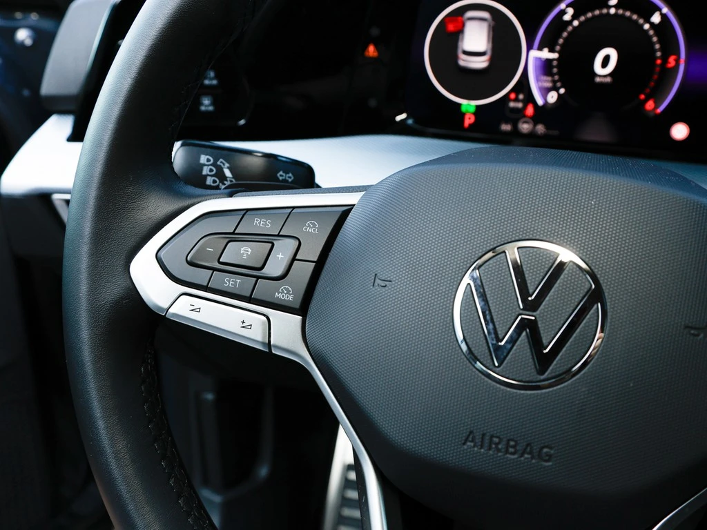 Volkswagen-Golf-image-15