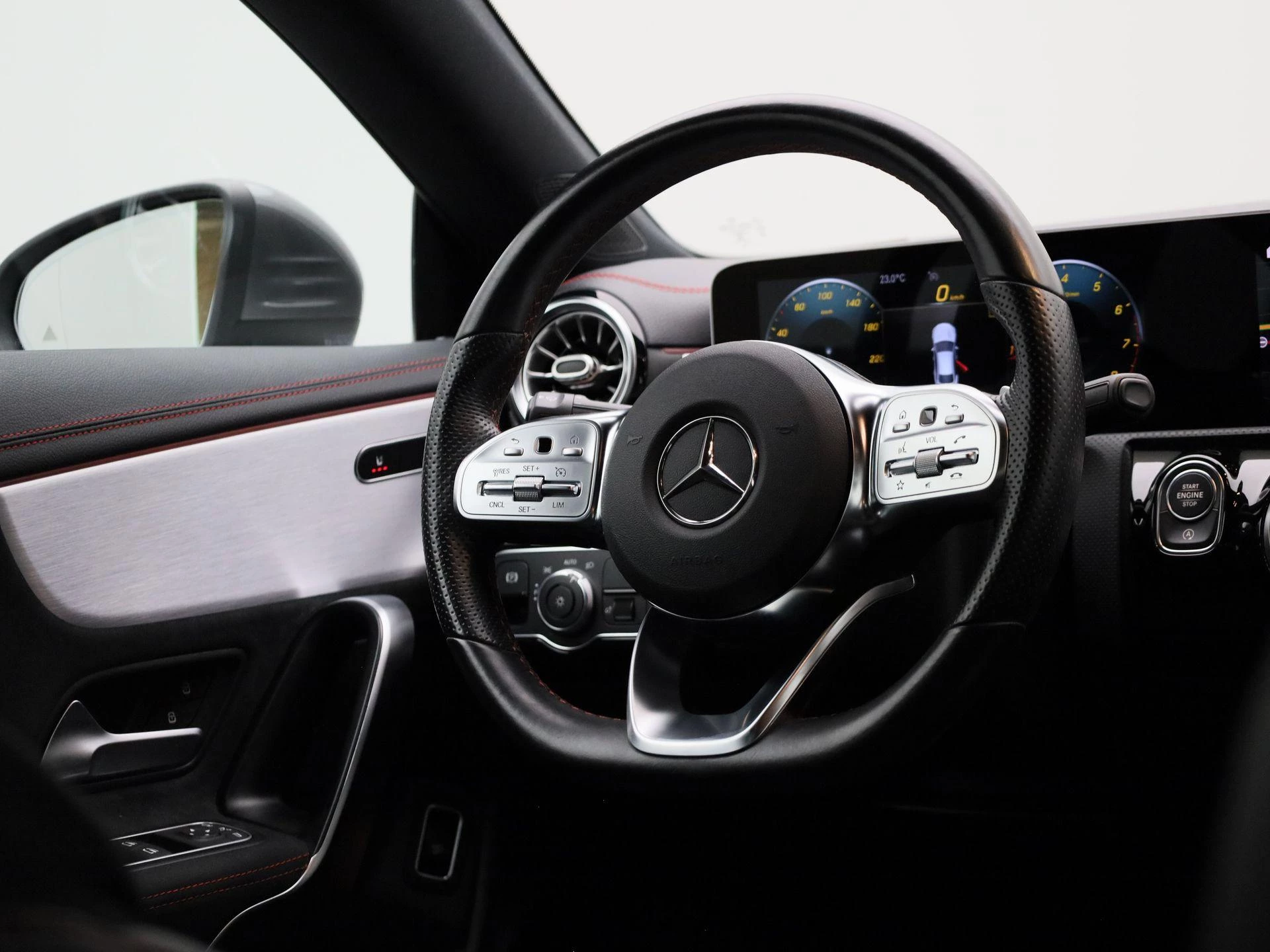 Mercedes-Benz-CLA-image-38
