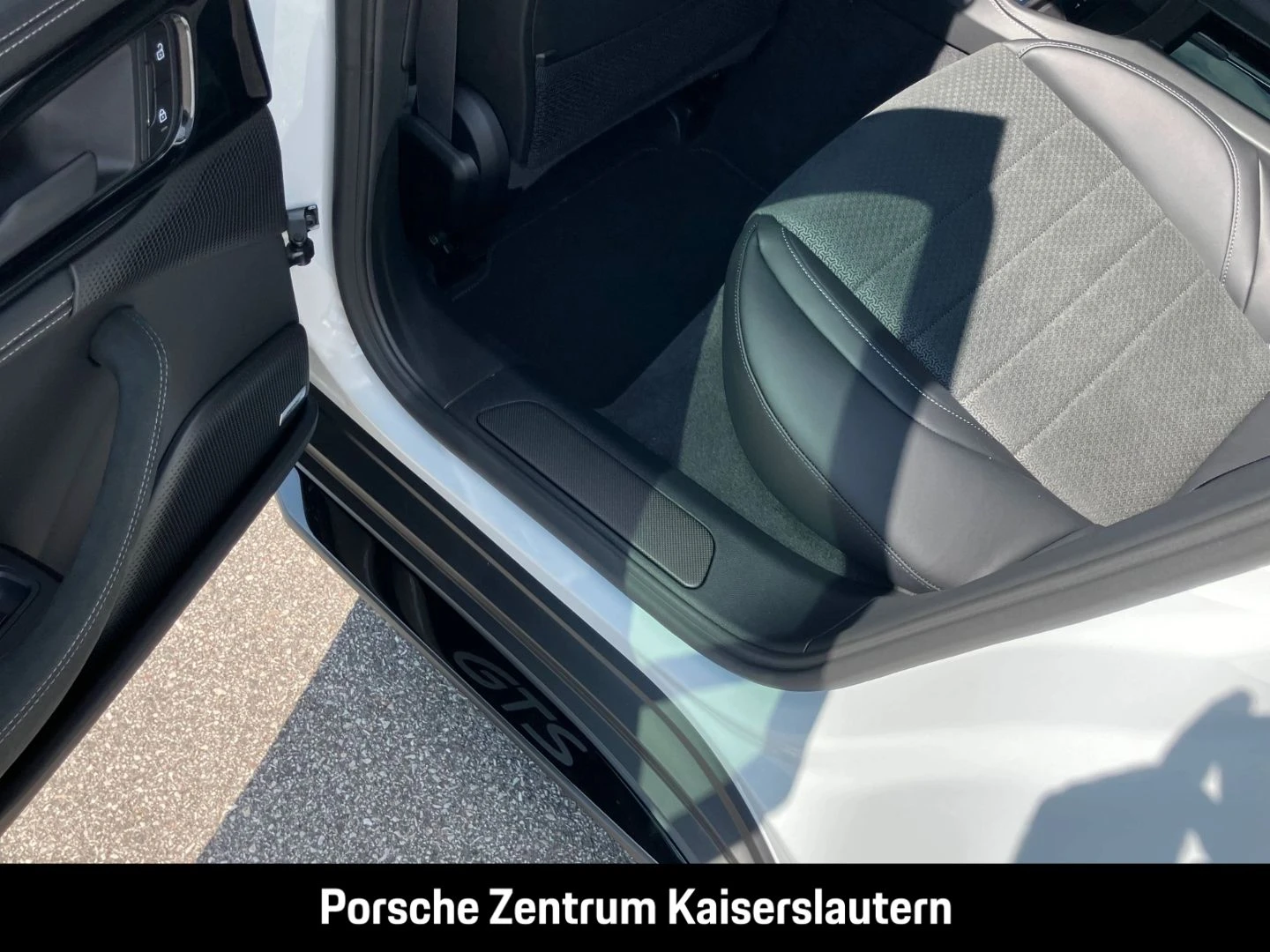 Porsche-Panamera-image-24