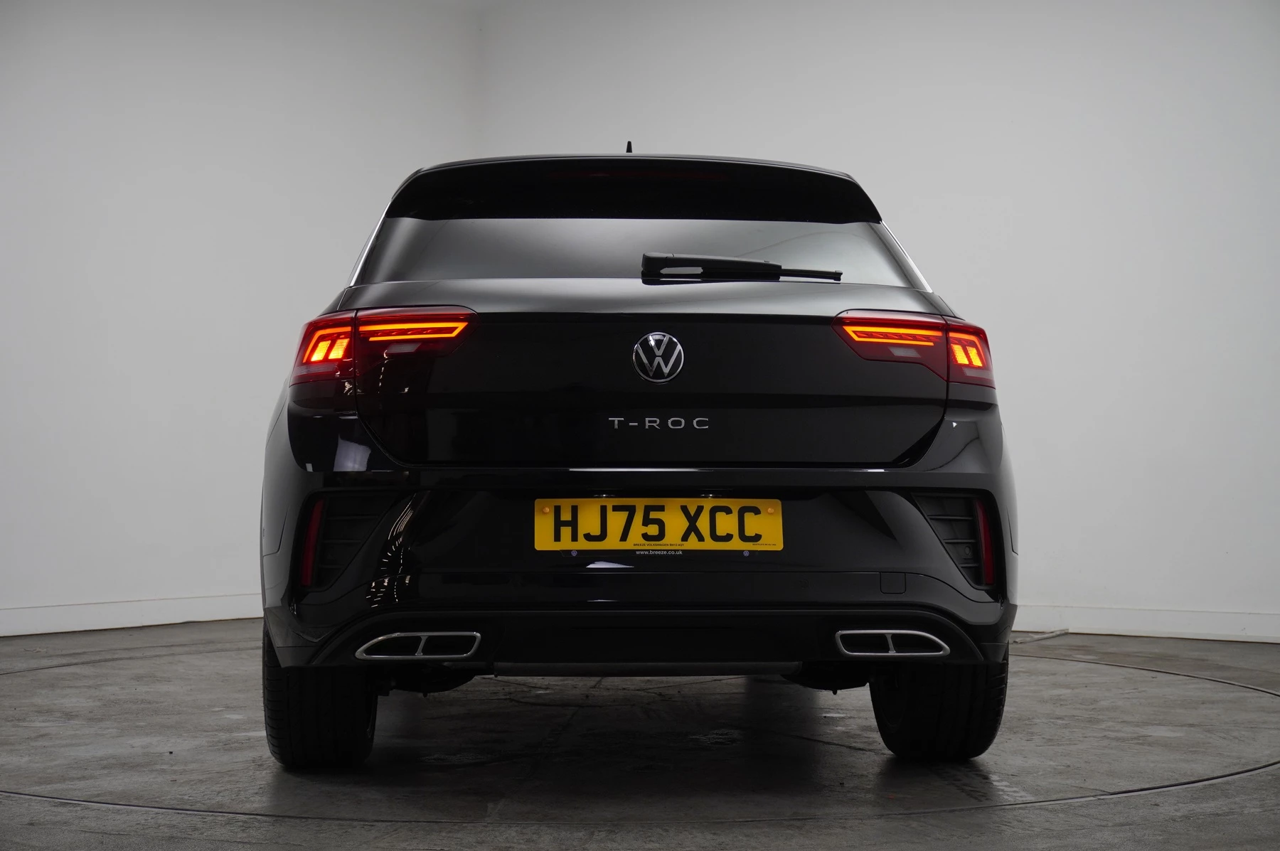 Volkswagen-T-Roc-image-12