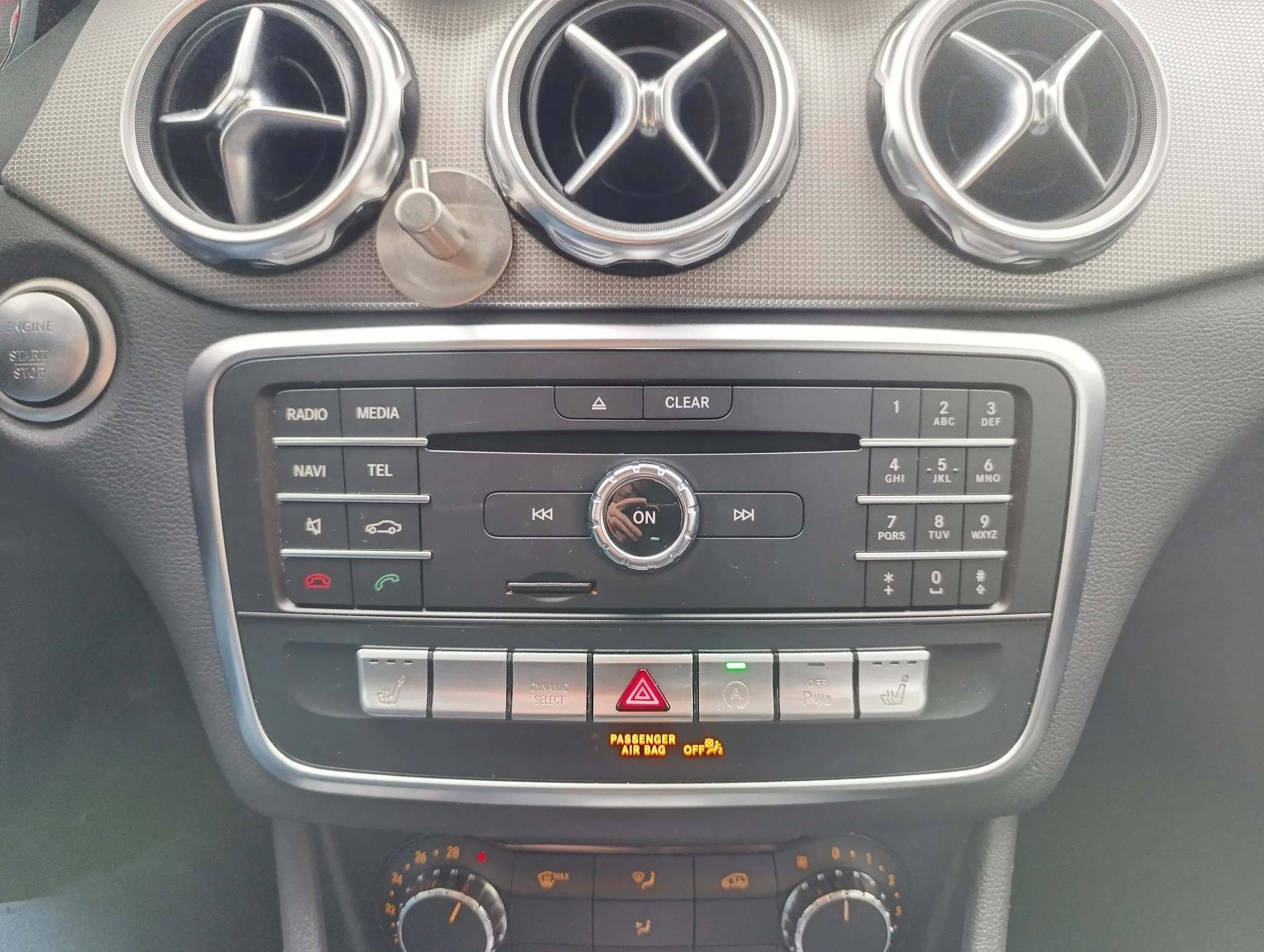 Mercedes-Benz-GLA-image-24