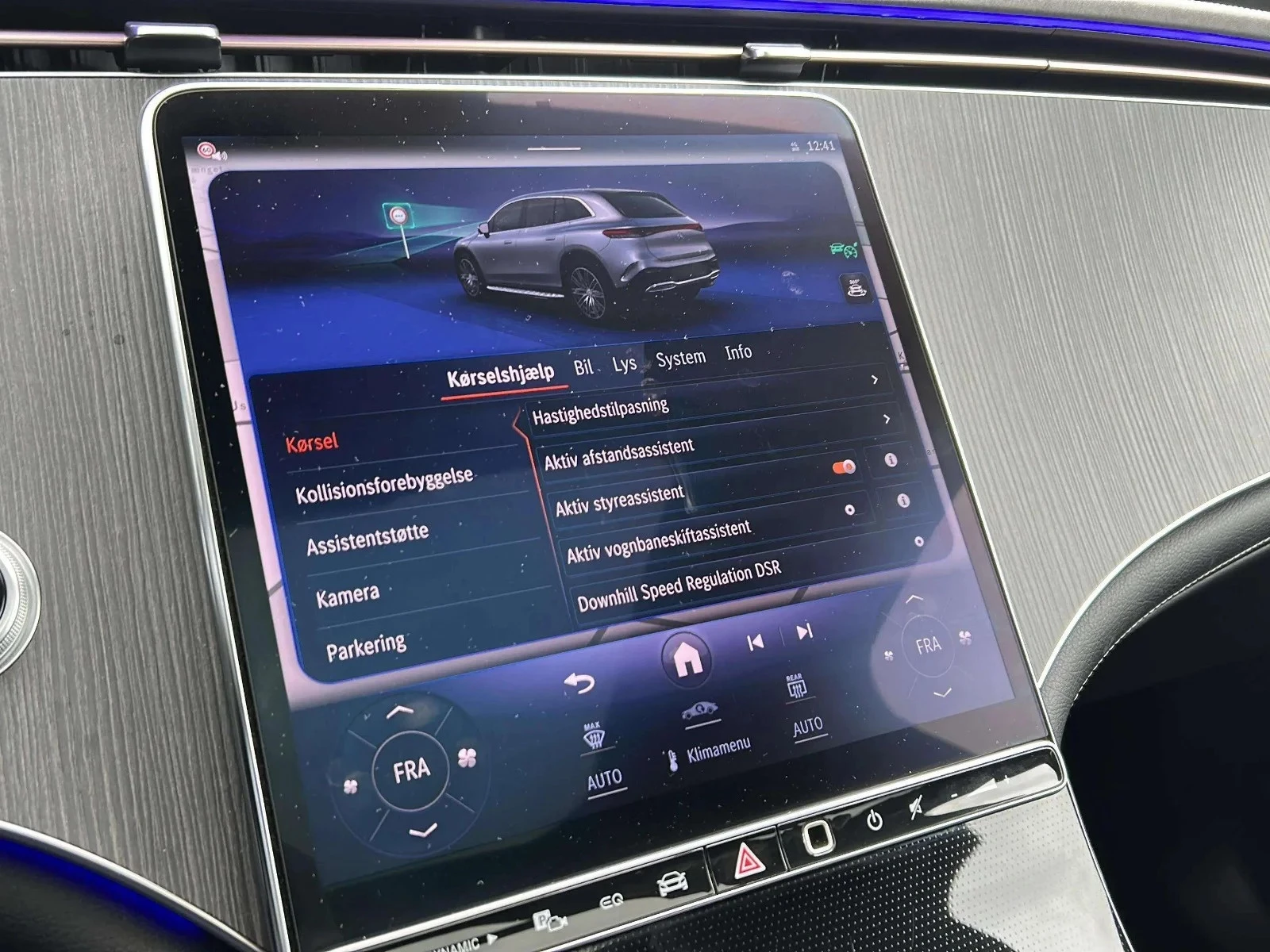 Mercedes-Benz-EQS-image-18