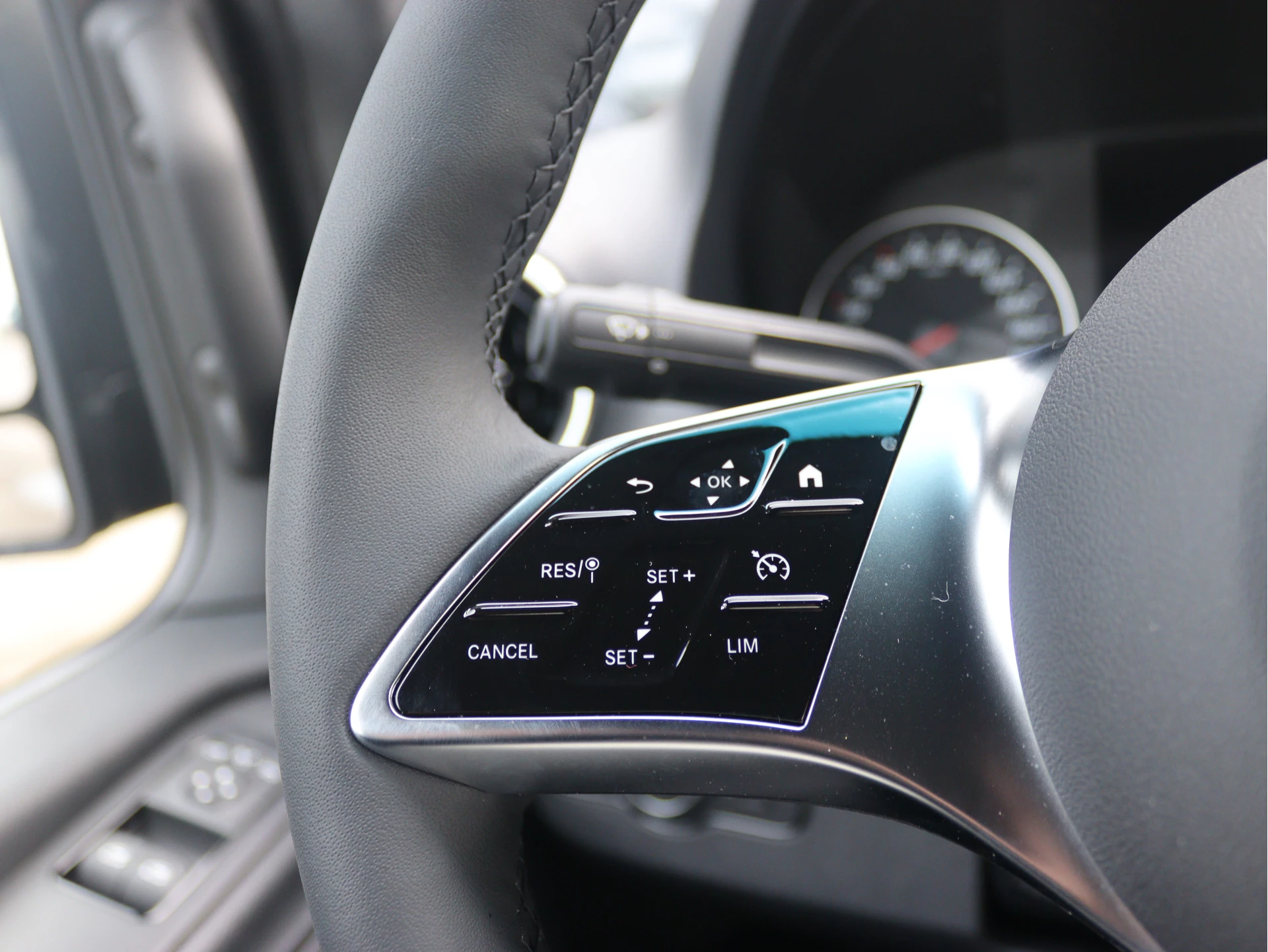 Mercedes-Benz-Sprinter-image-5