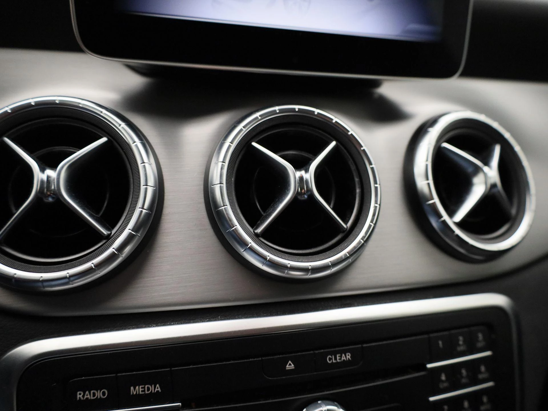 Mercedes-Benz-CLA-image-26