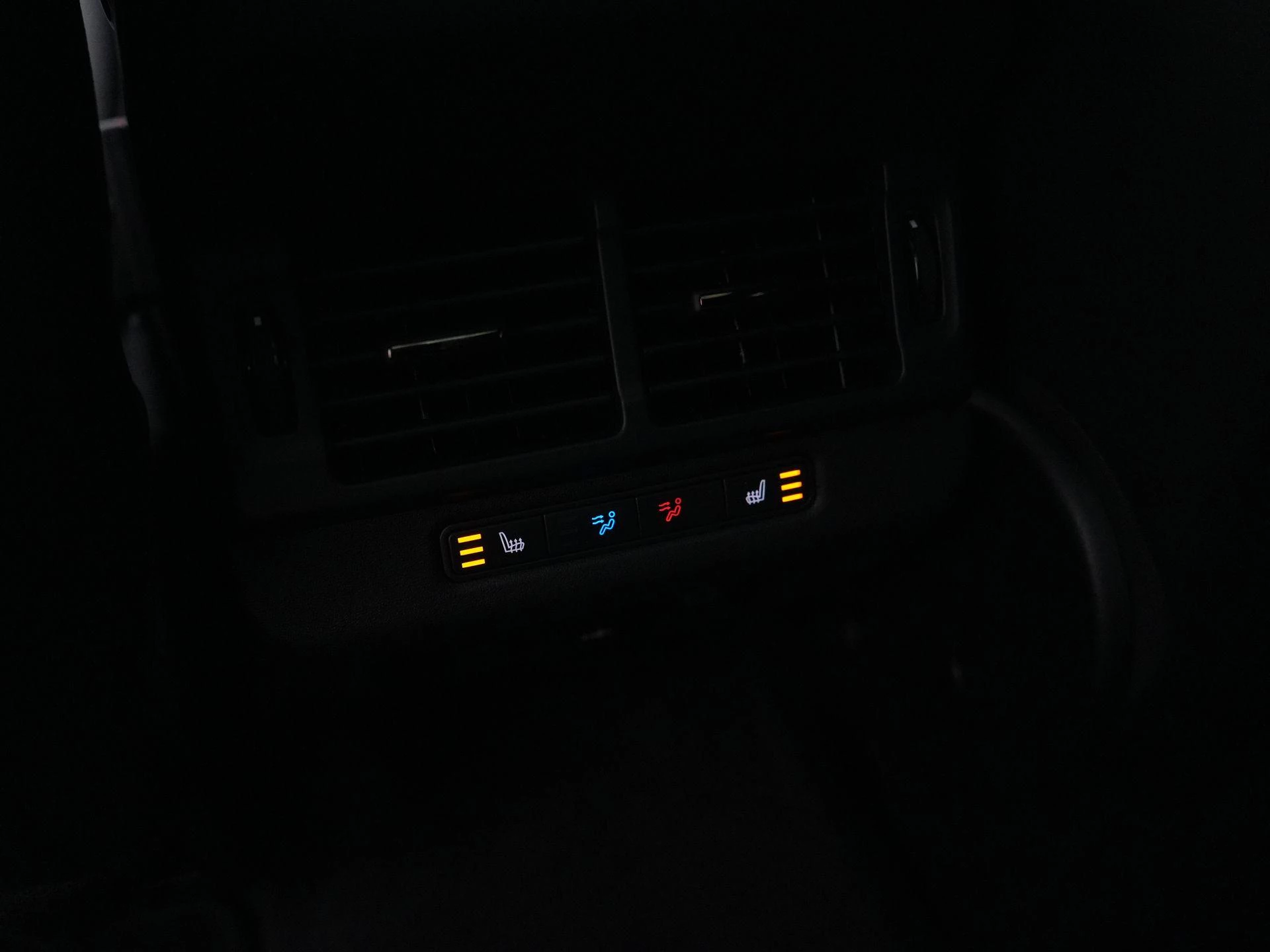 Land Rover-Range Rover Evoque-image-40