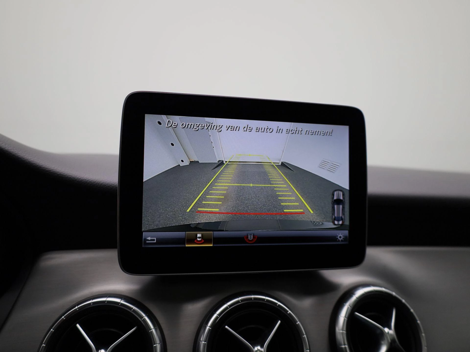 Mercedes-Benz-CLA-image-27