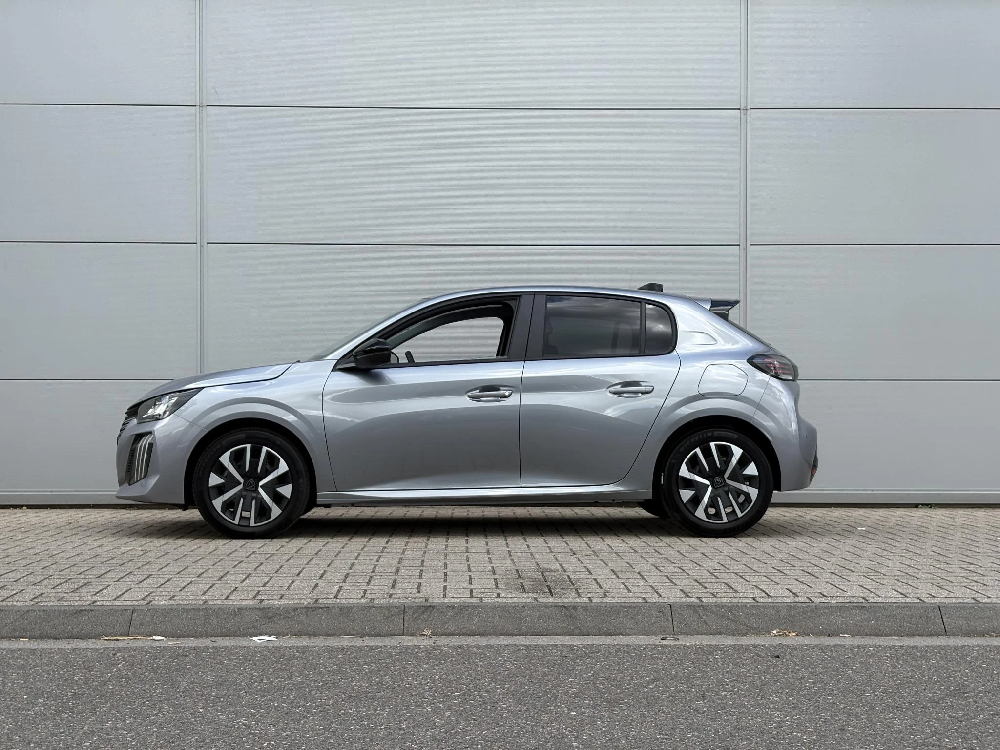 Peugeot-208-image-2