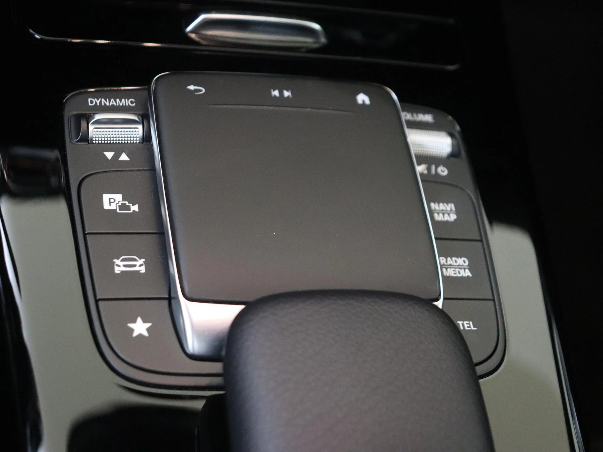 Mercedes-Benz-CLA-image-20
