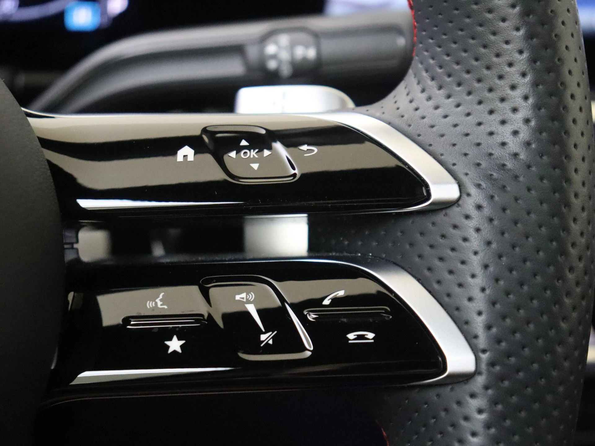 Mercedes-Benz-GLA-image-13