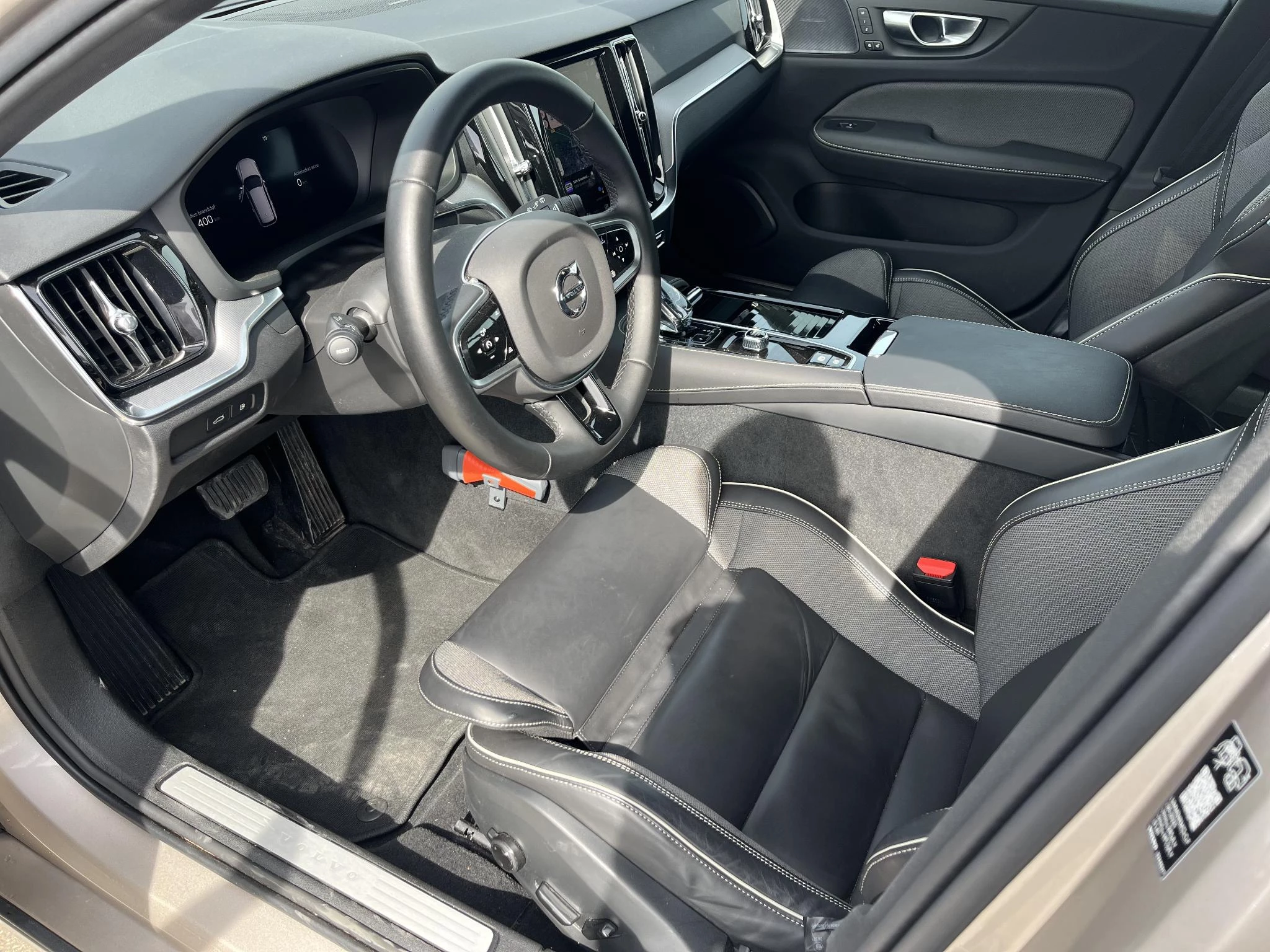 Volvo V60 T6 Plug-in hybrid AWD Plus Dark