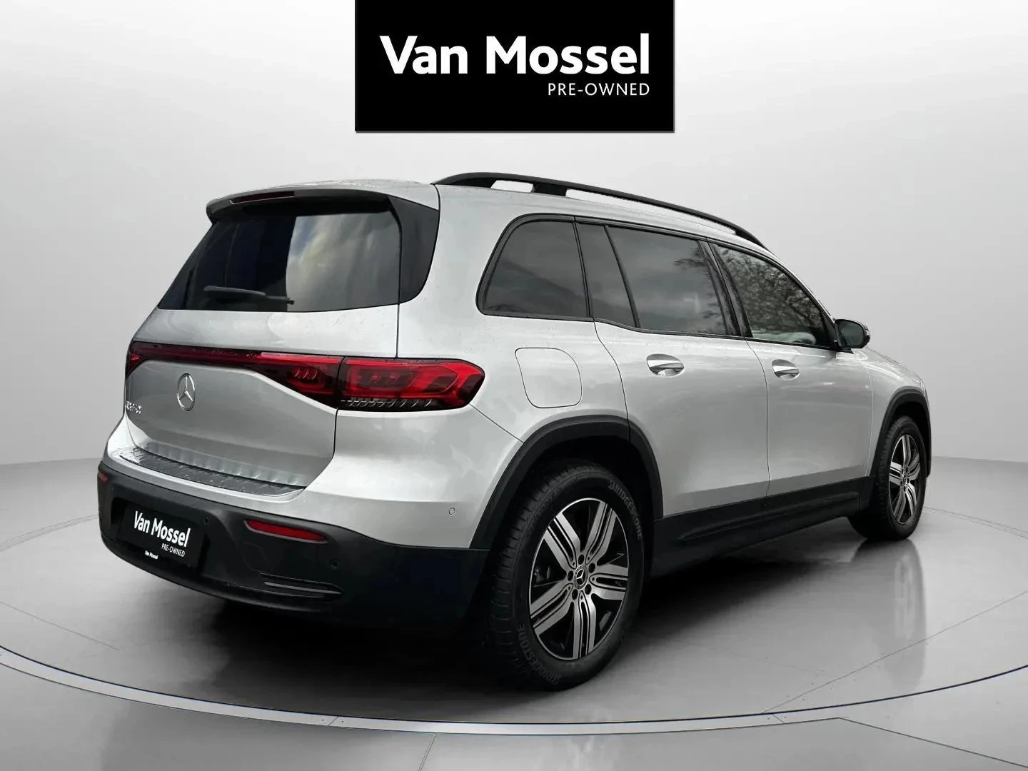 Mercedes-Benz-EQB-image-4