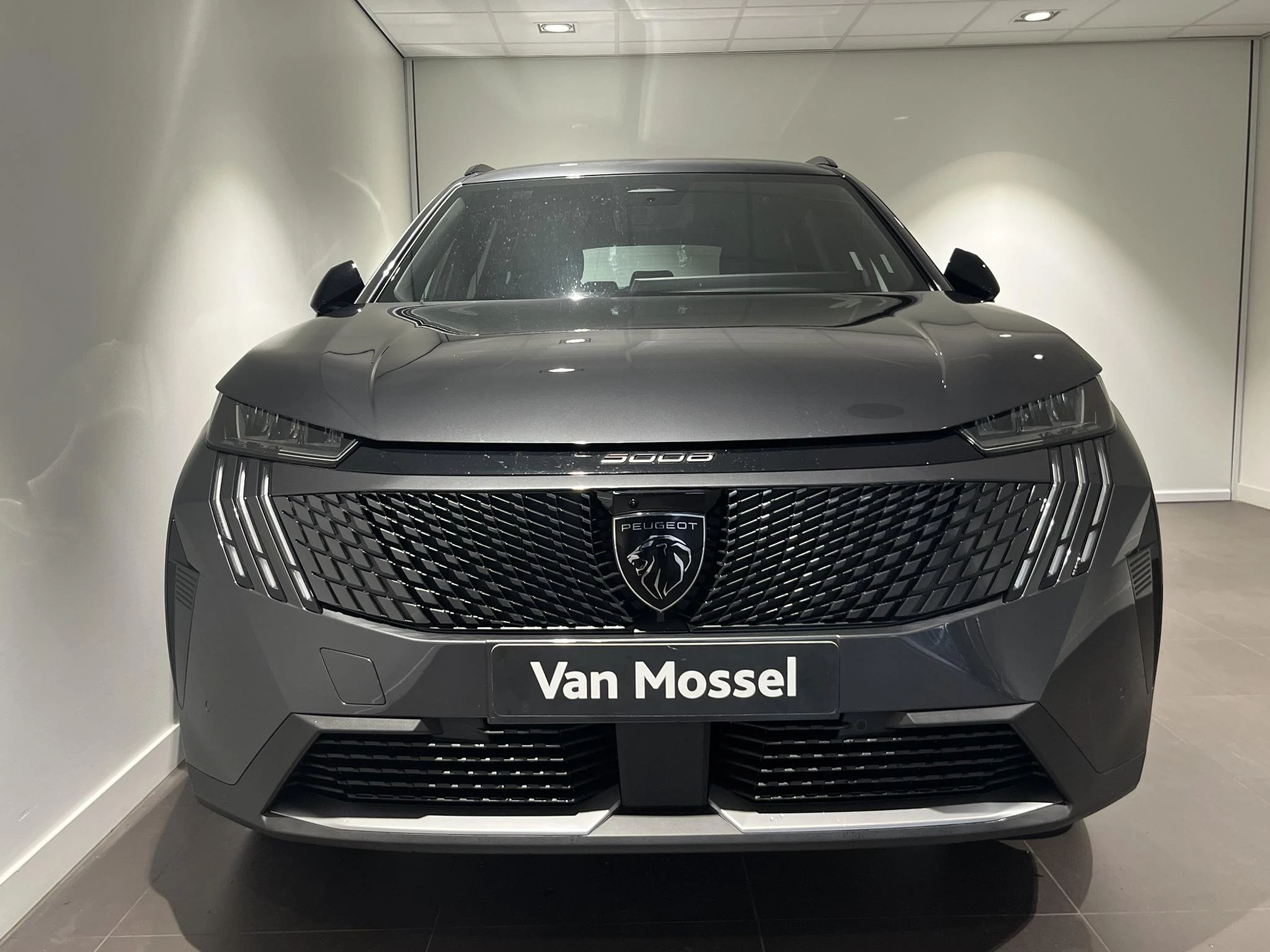 Peugeot-e-5008-image-2