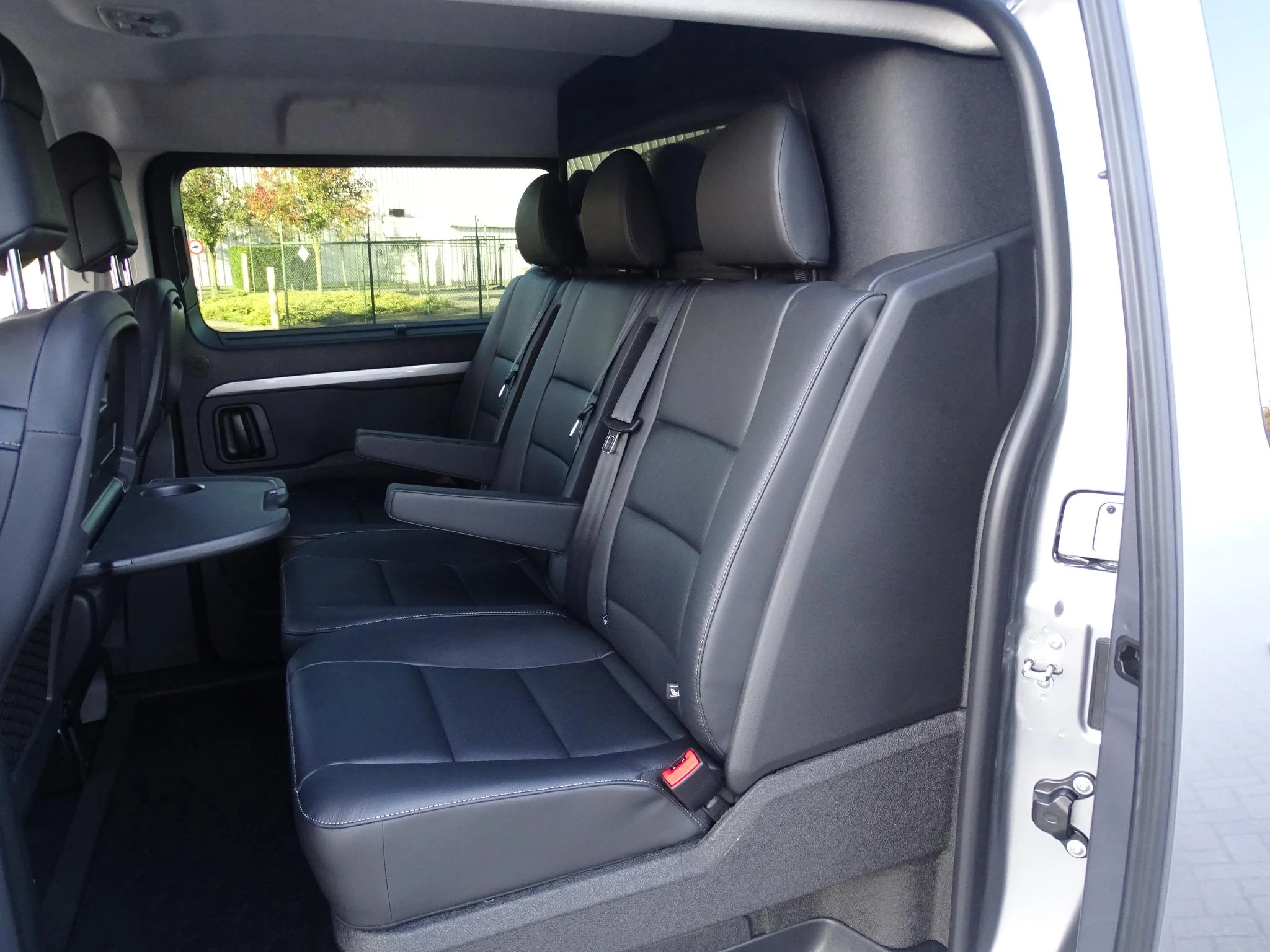 Opel-Vivaro-image-13