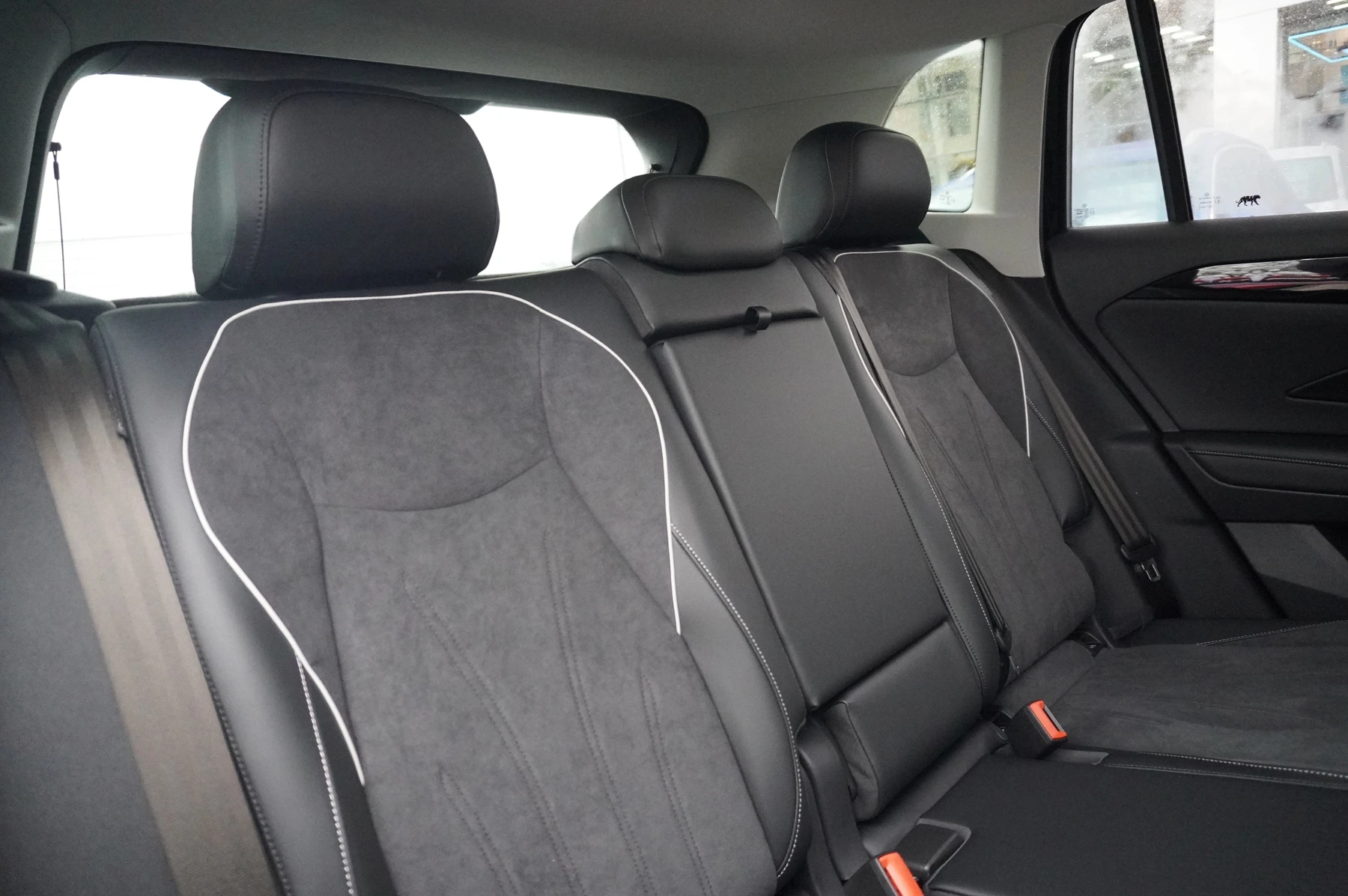 Volkswagen-Tiguan-image-10