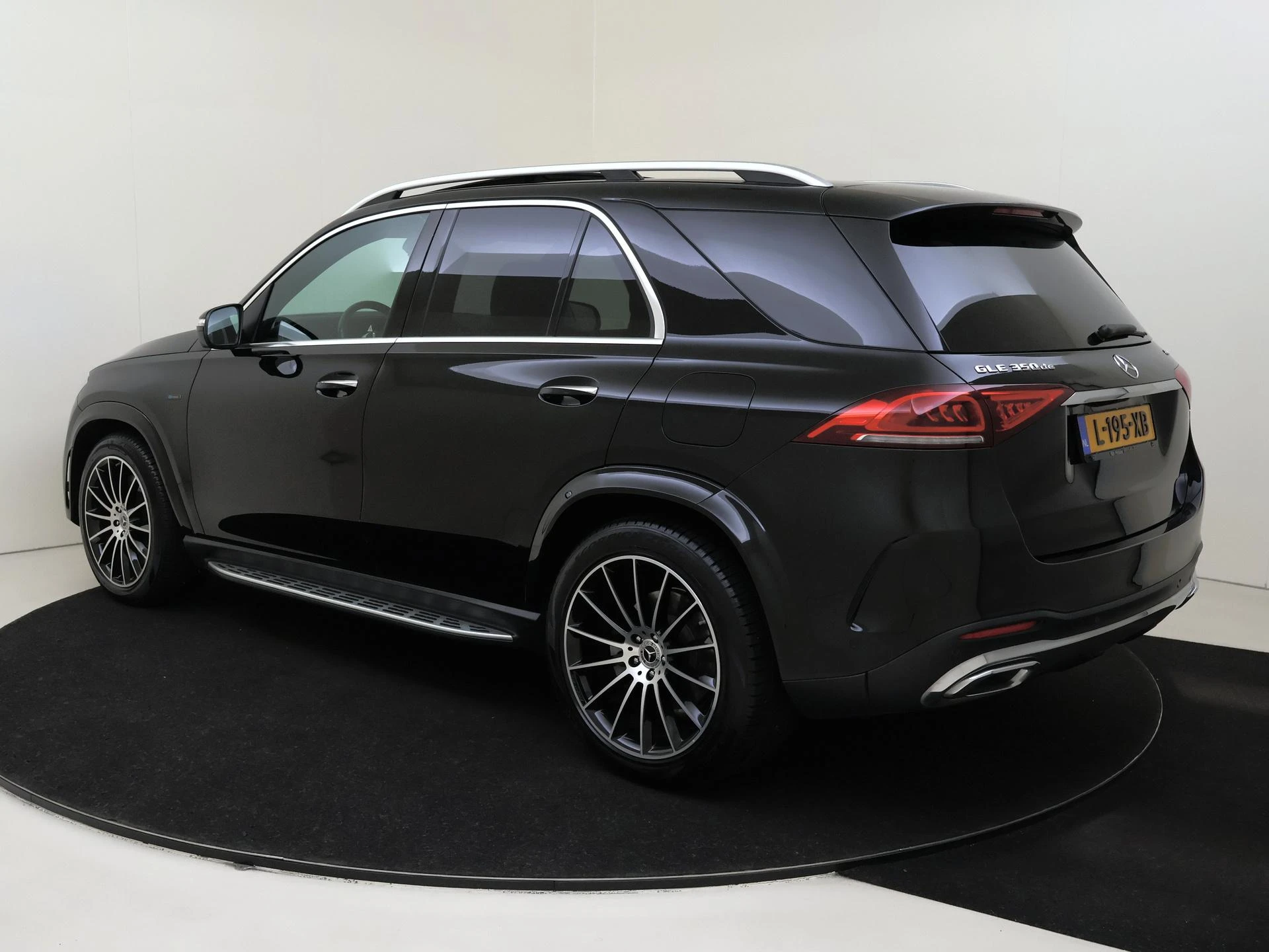 Mercedes-Benz-GLE-image-2