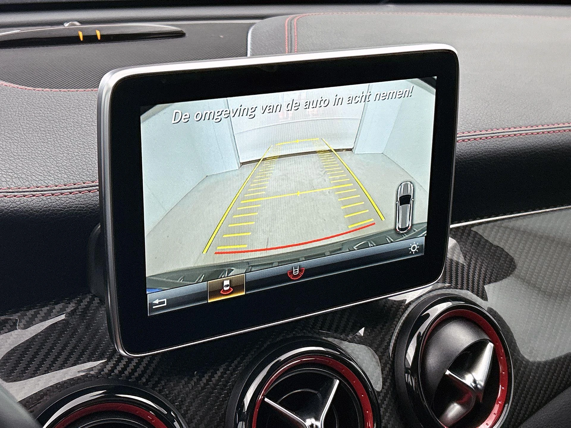 Mercedes-Benz-GLA-image-15