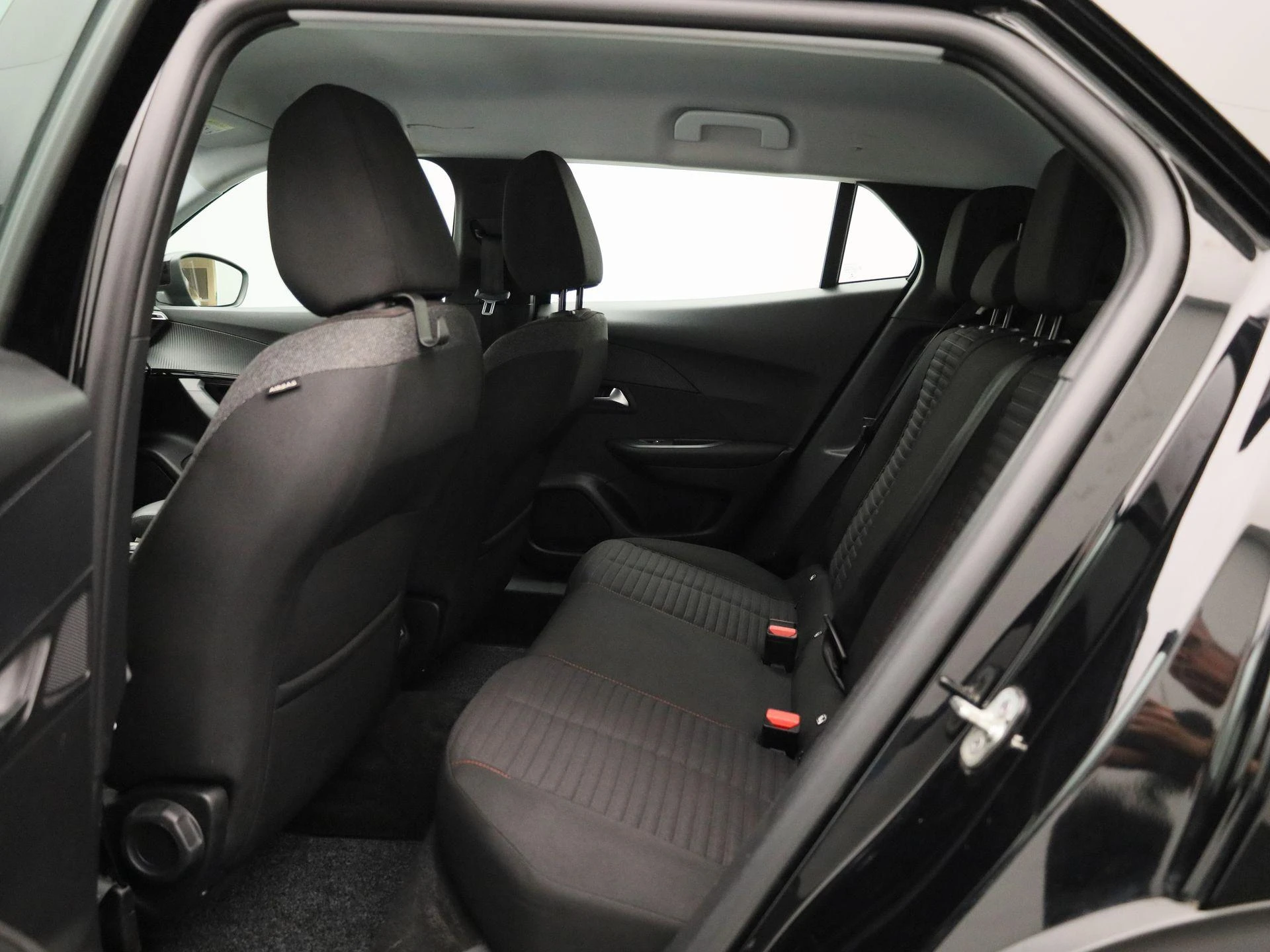 Peugeot e-2008 EV Active Pack 50 kWh