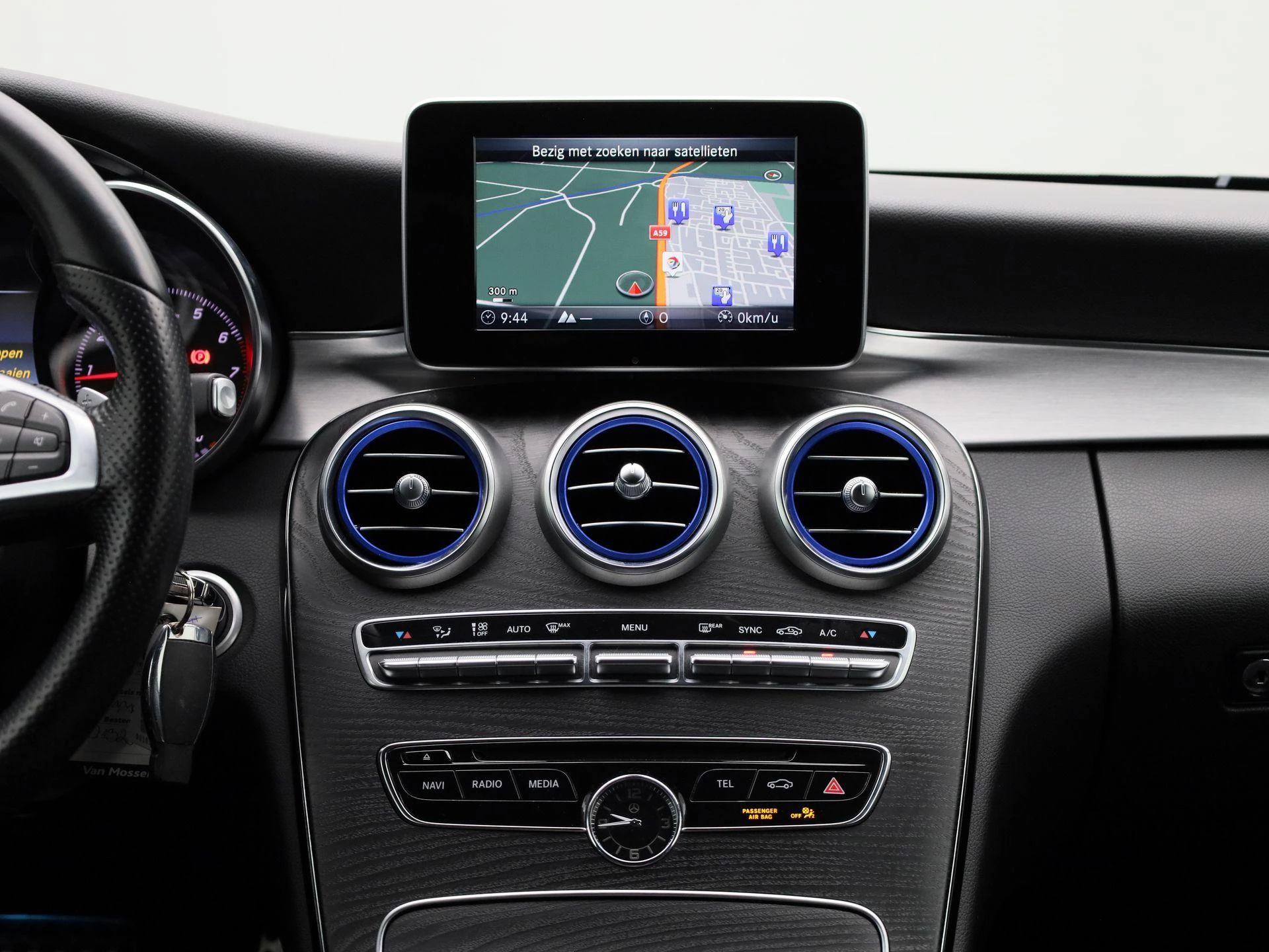 Mercedes-Benz-C-Klasse-image-7