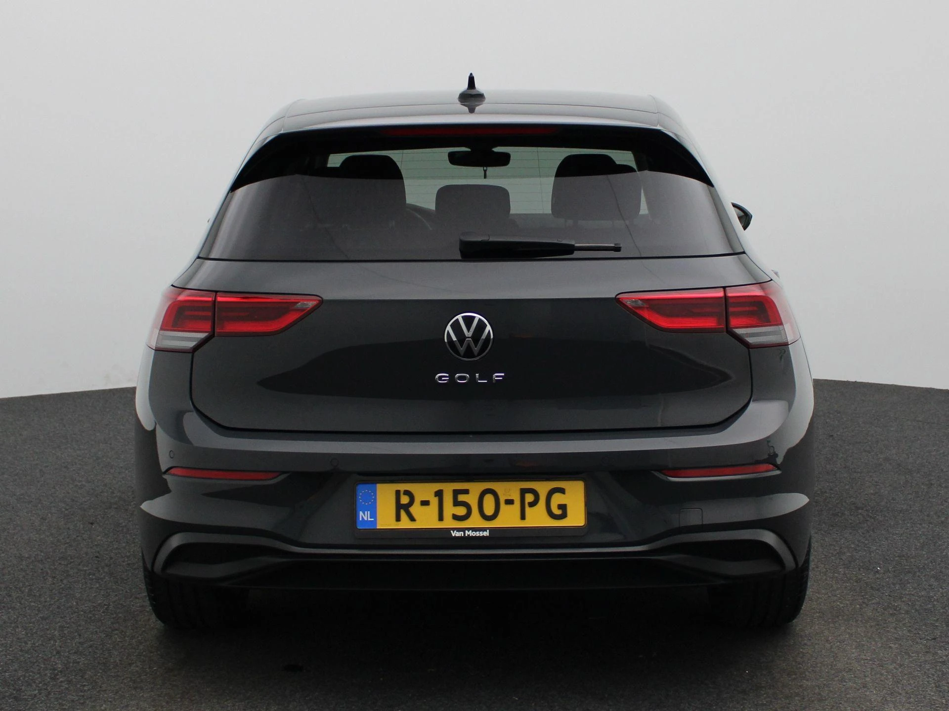Volkswagen-Golf-image-4