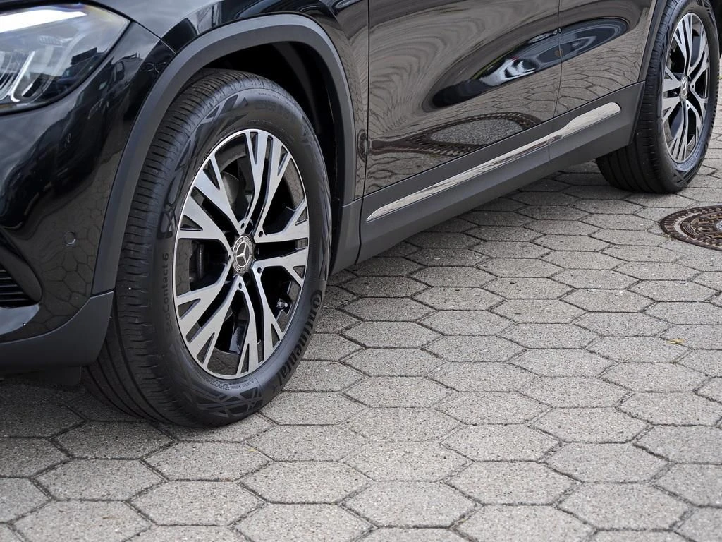Mercedes-Benz-GLA 200 d-image-6
