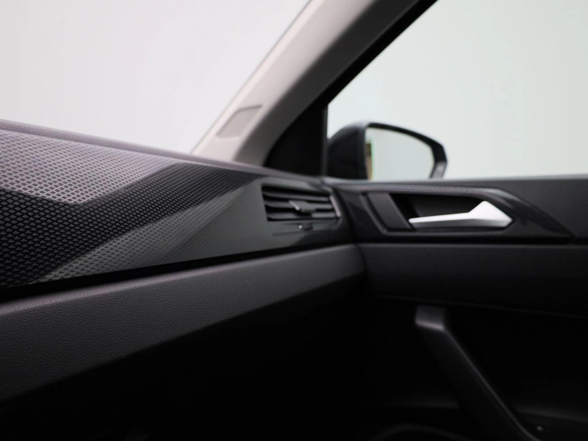 Volkswagen-Polo-image-25