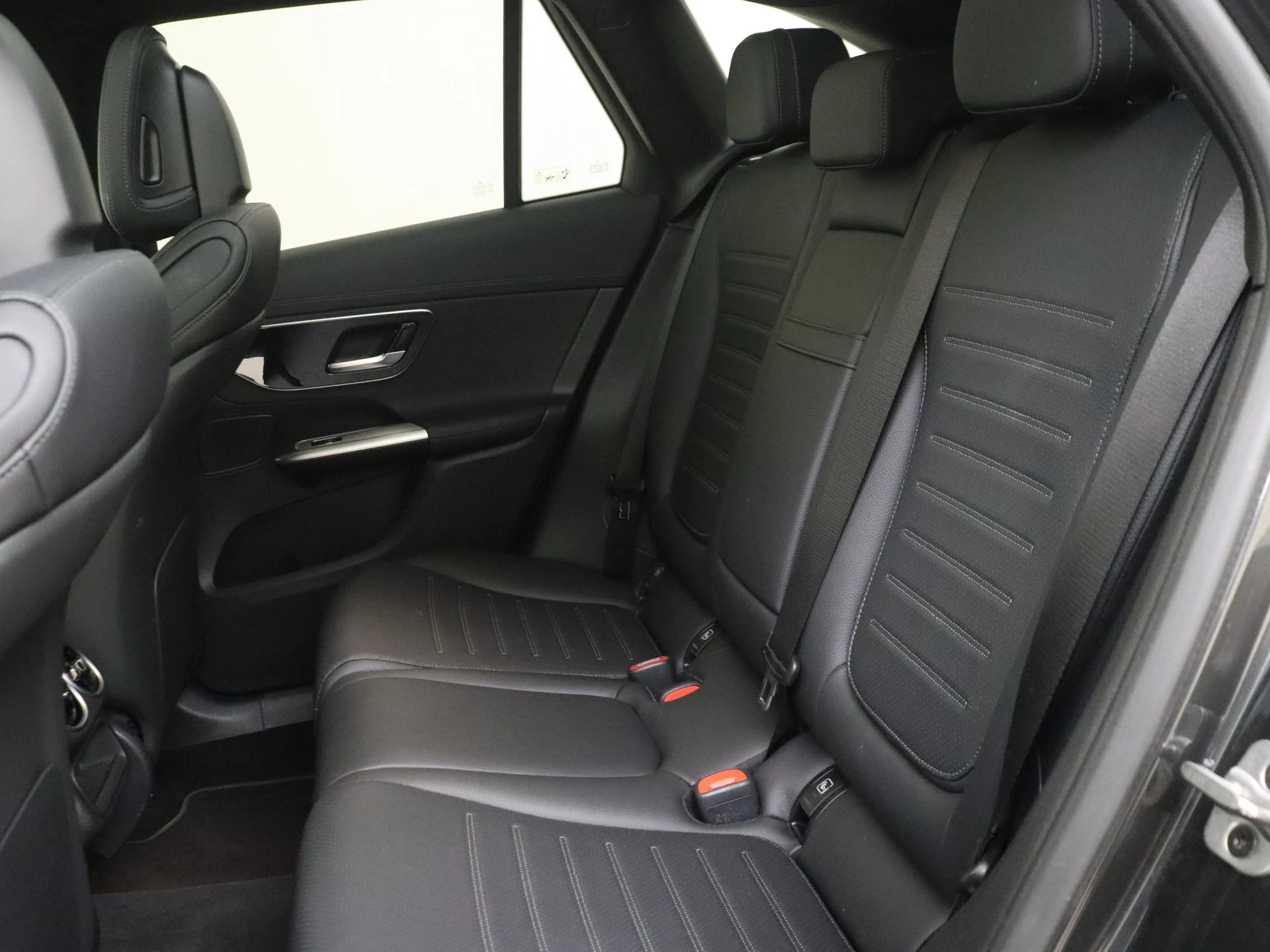 Mercedes-Benz-GLC-image-11