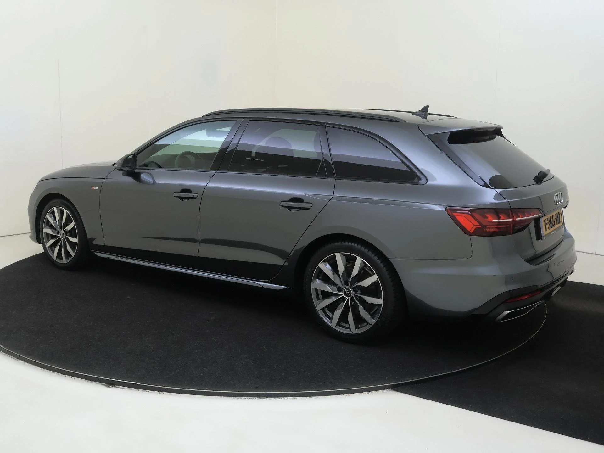 Audi-A4-image-2